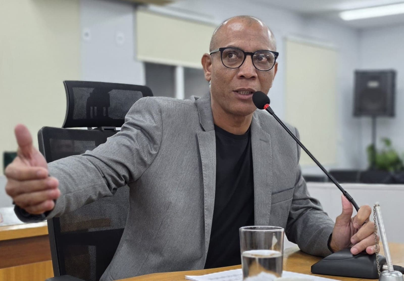 Hesley reivindica reativação de lagos e chafarizes do Jardim da Independência