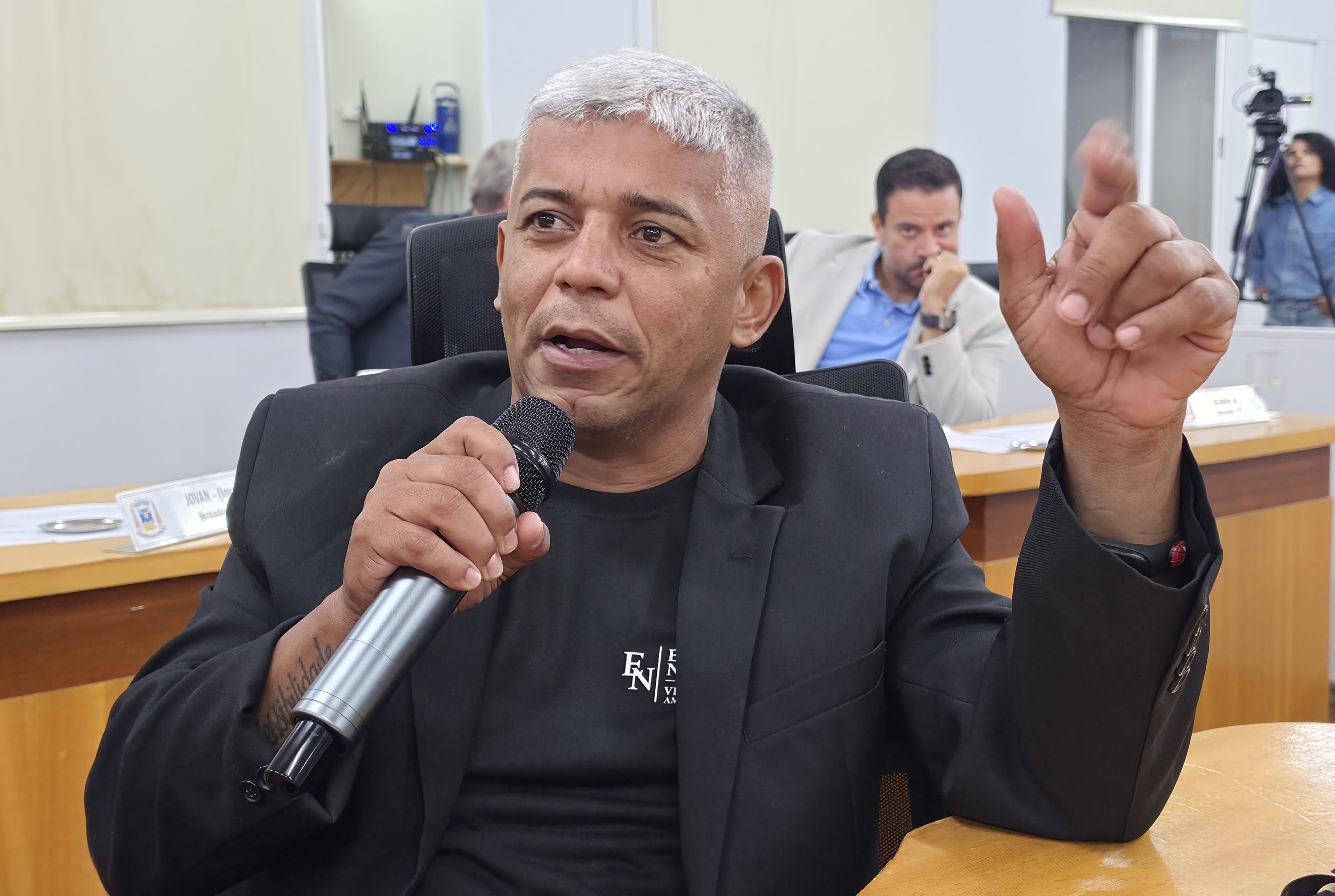 Edinaldo reivindica mais profissionais de apoio escolar em escola de Corumbá