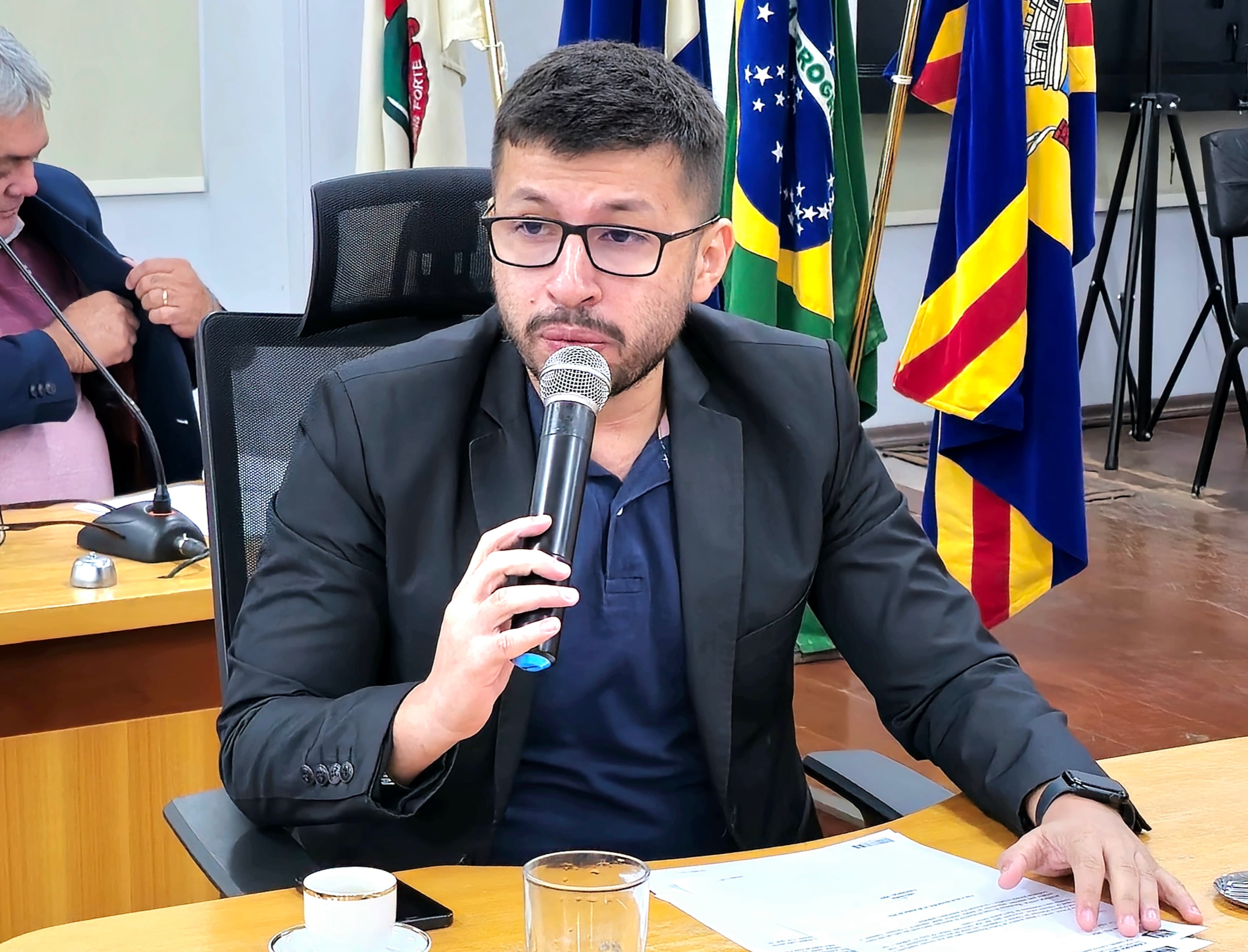 Solicitado recapeamento da Luiz Feitosa, no Bairro Nossa Senhora de Fátima