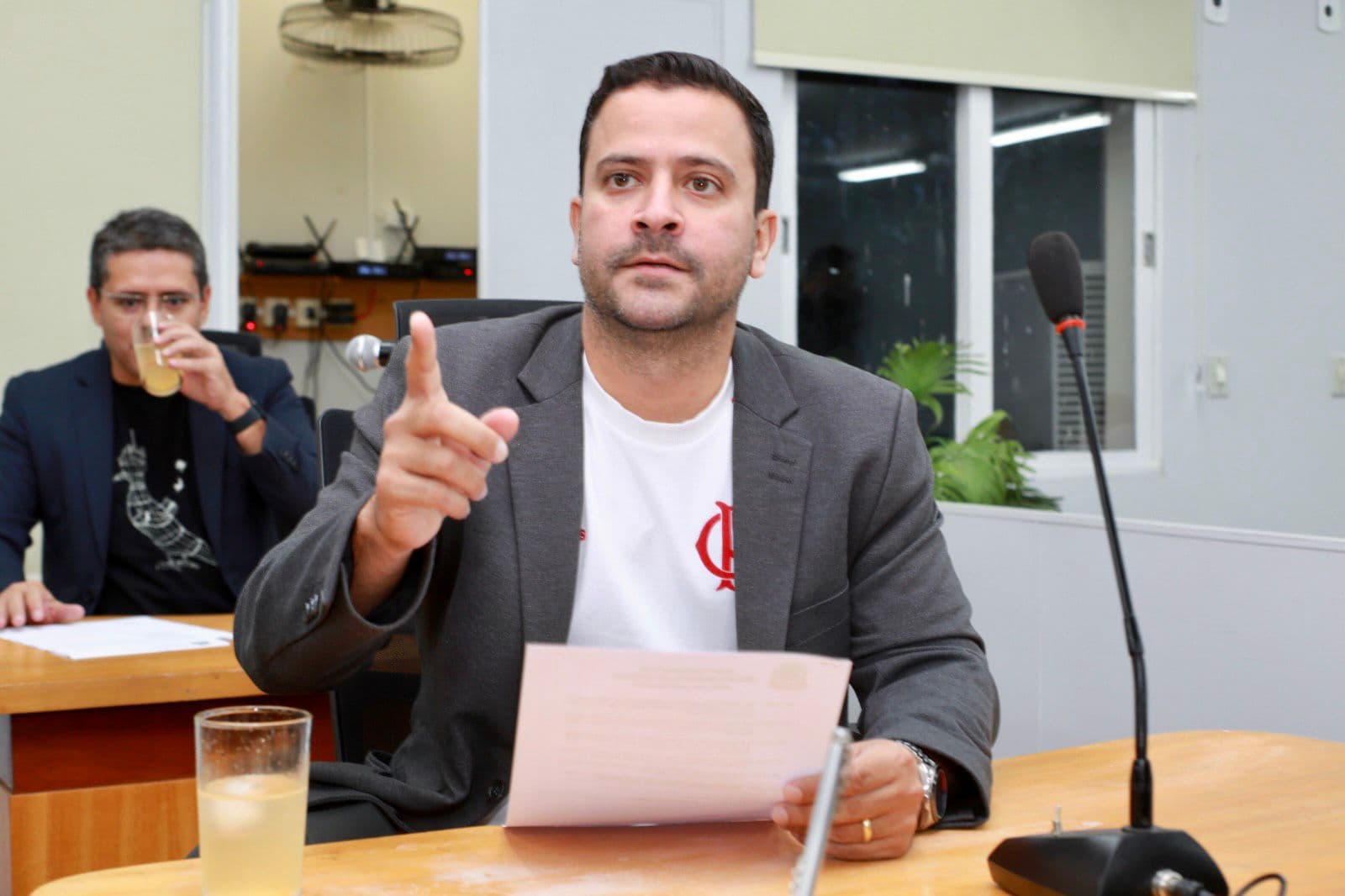 Vereador reivindica execução de obras de drenagem para eliminar alagamentos no centro