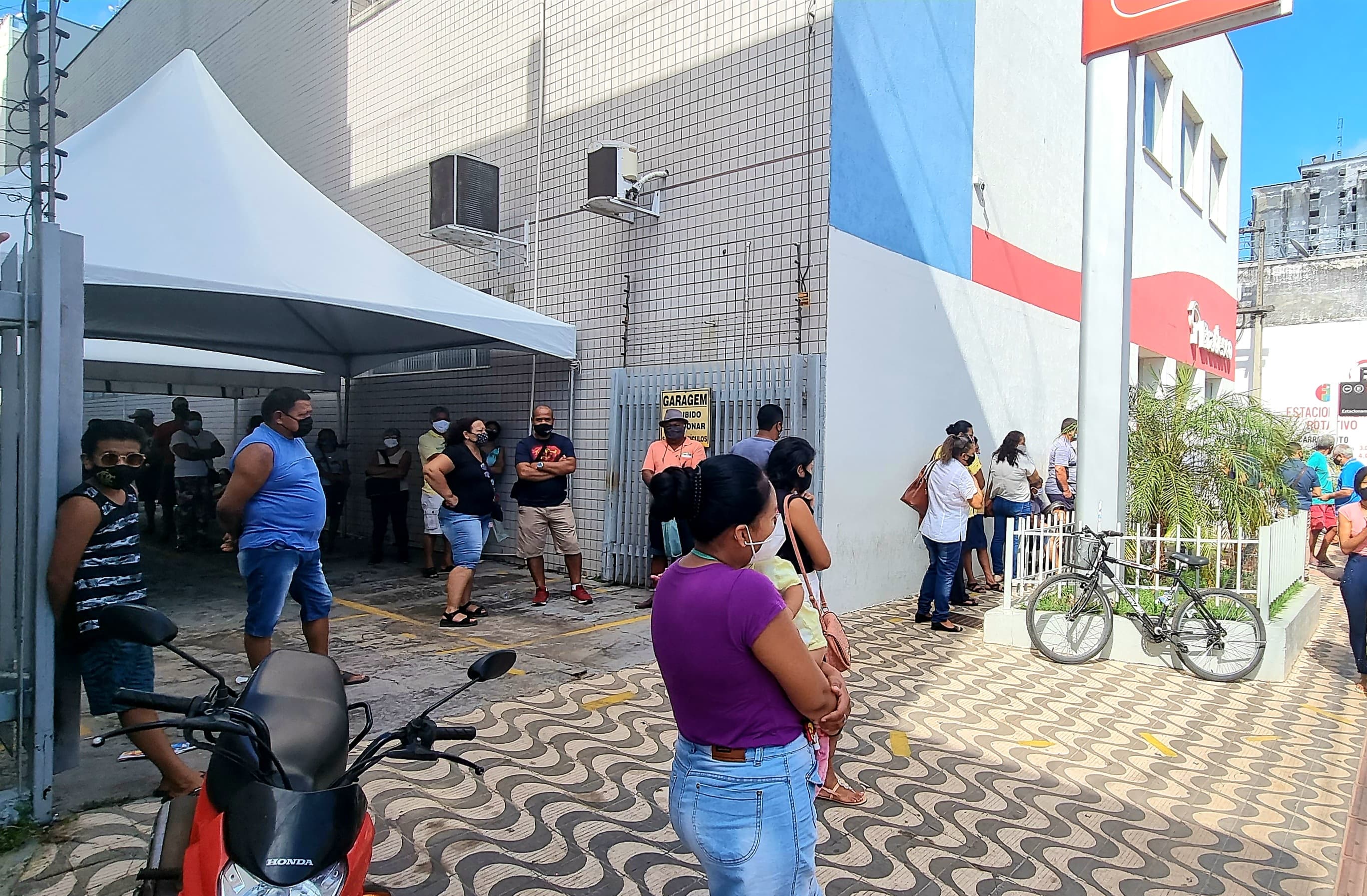 Para evitar riscos de contágio, comissão da Câmara pede fim das filas nas agências bancárias