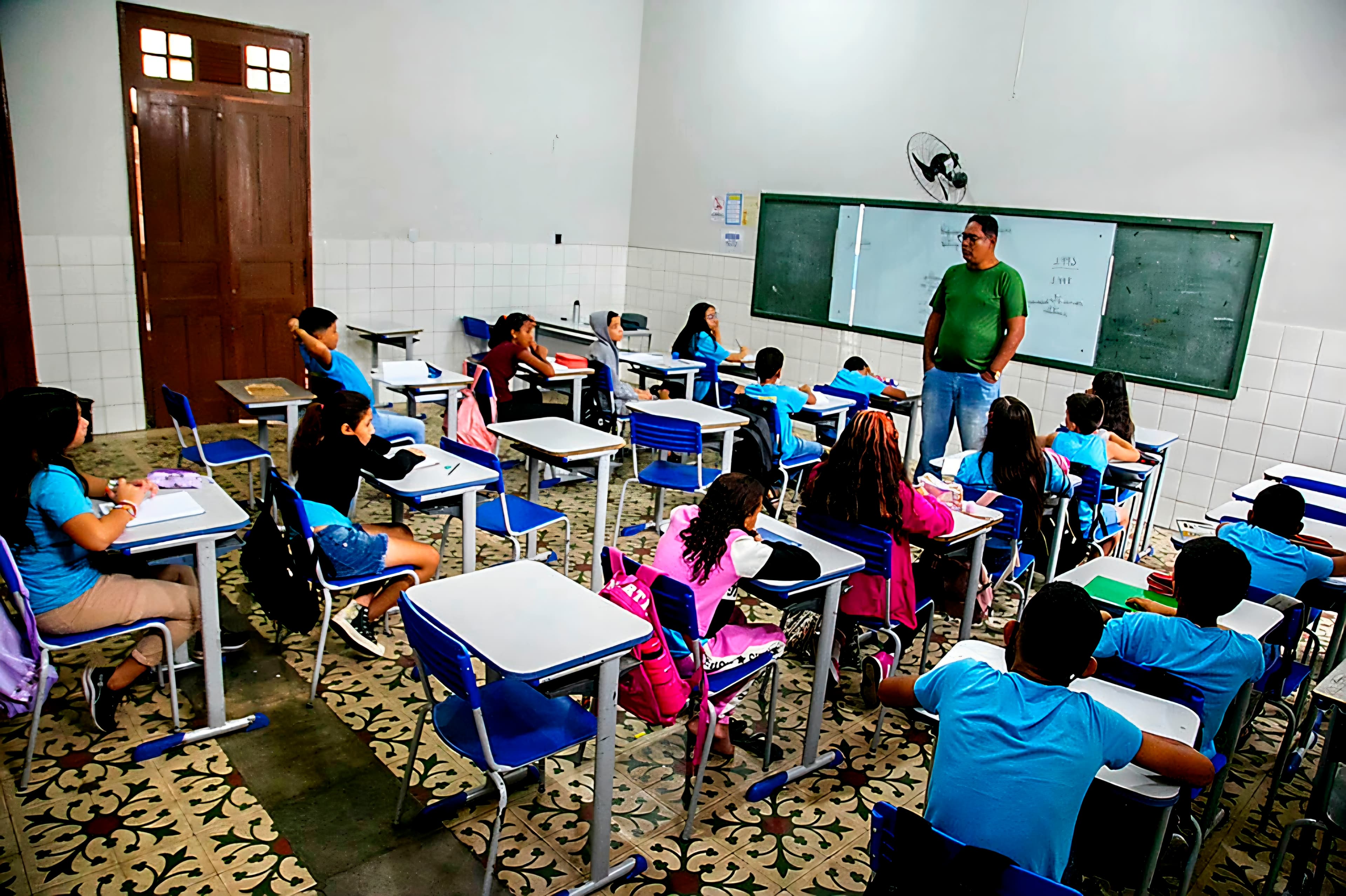 Cazarin sugere incentivo às escolas da Rede Municipal que se destacarem no IDEB