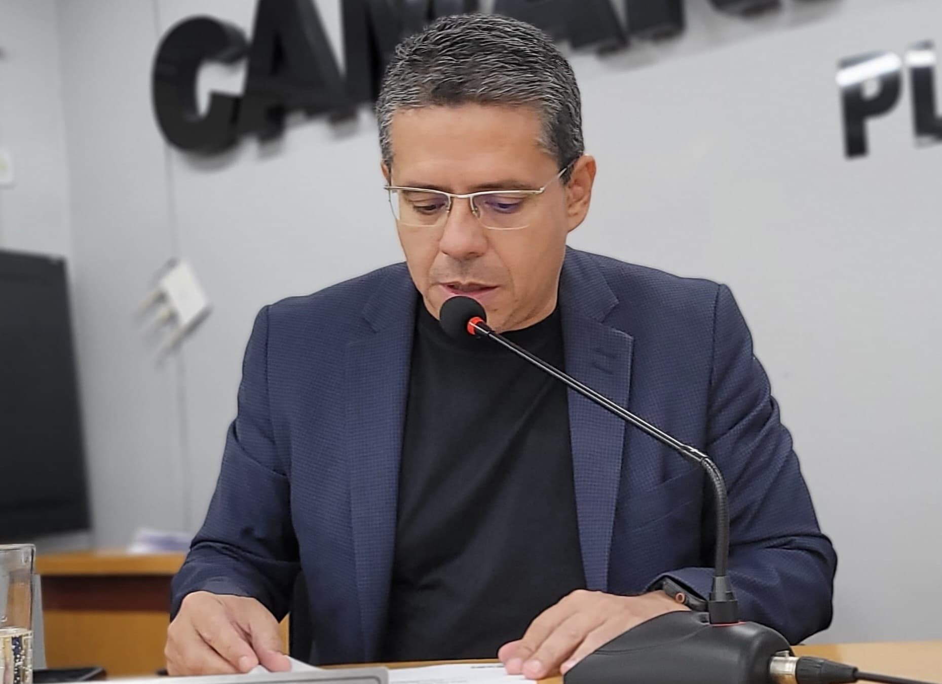 Alexandre solicita implantação de plano de arborização urbana em Corumbá