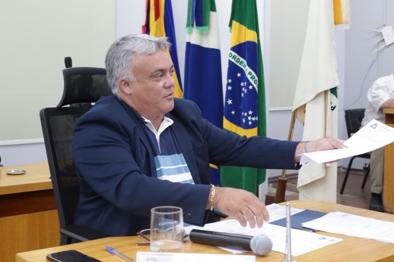 Vereador reivindica faixa elevada de pedestres em frente a escola municipal