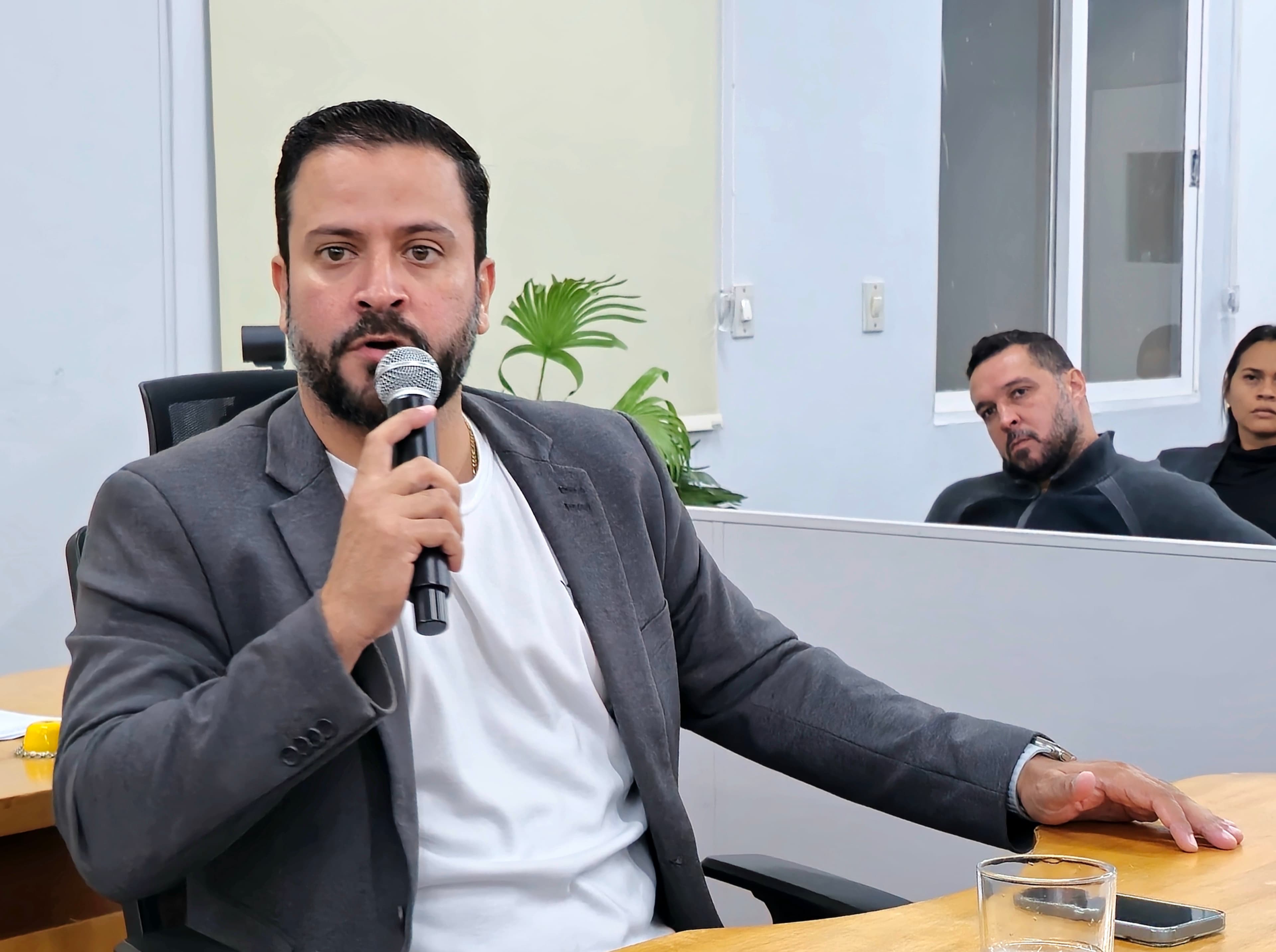 Vereador cobra mutirão de limpeza no Poliesportivo e região de entorno