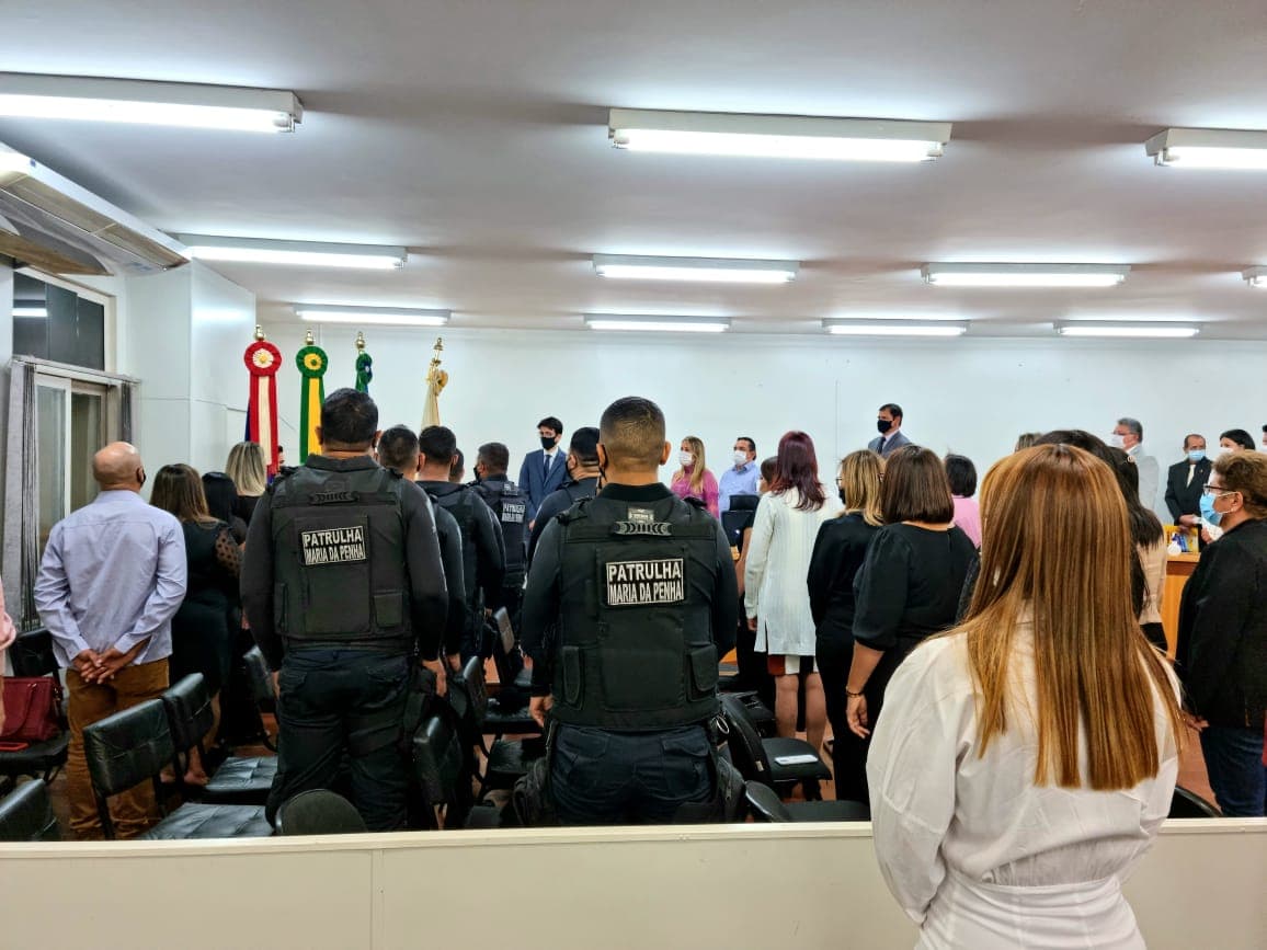 Em Sessão Solene, Câmara homenageia pessoas que lutam pelo fim da violência contra a mulher