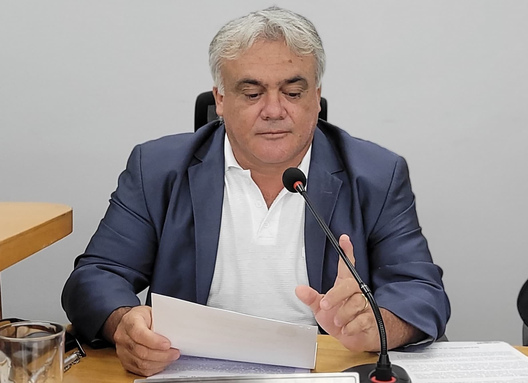 Genilson recomenda serviços de limpeza na rodovia de acesso a Albuquerque