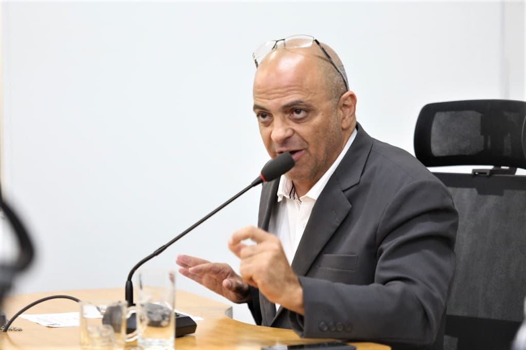 Discriminação por motivos religiosos pode resultar em penalidades administrativas