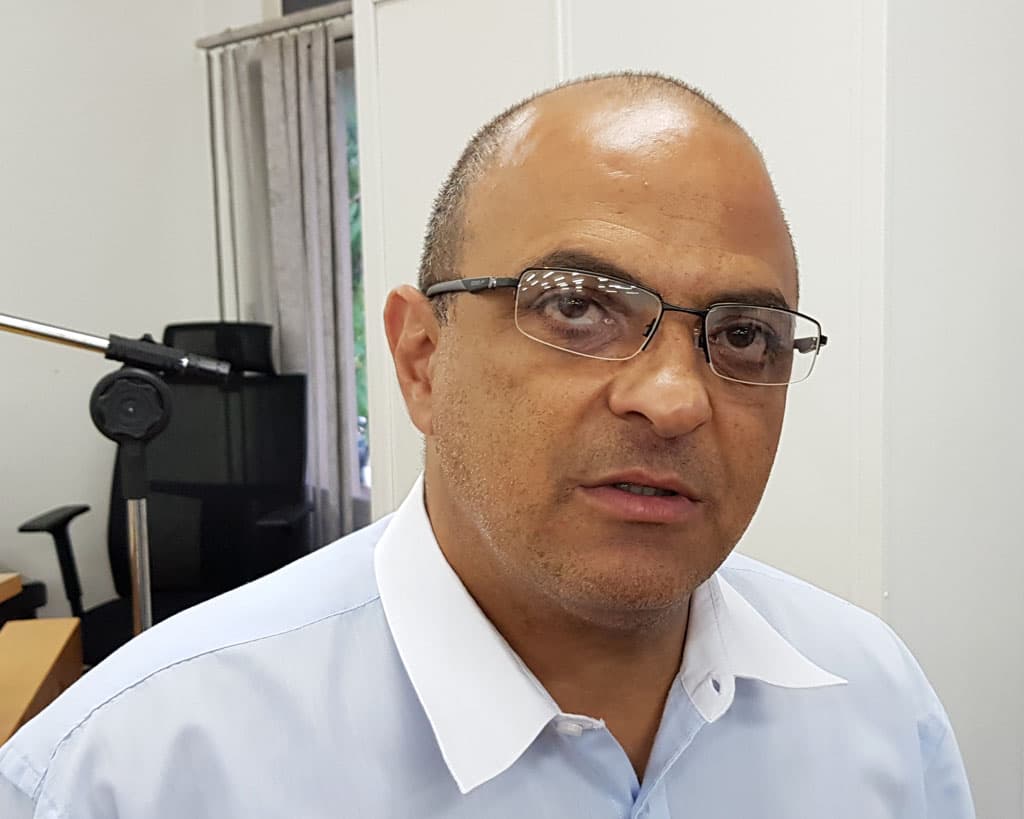 Vereador reivindica pavimento asfáltico de via urbana no Guanabara