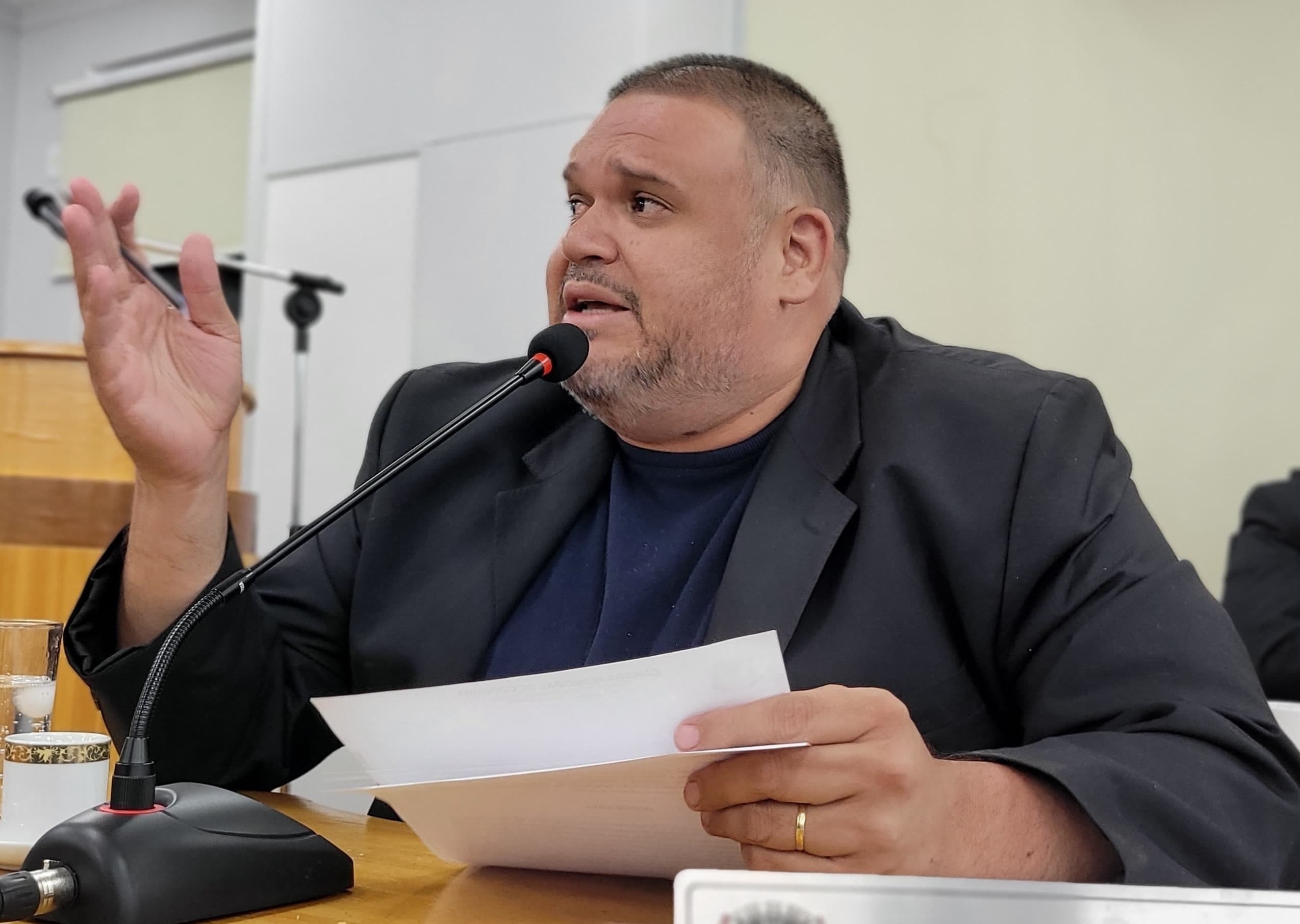 Jovan pede fiscalização do tempo de espera para atendimento em agências bancárias