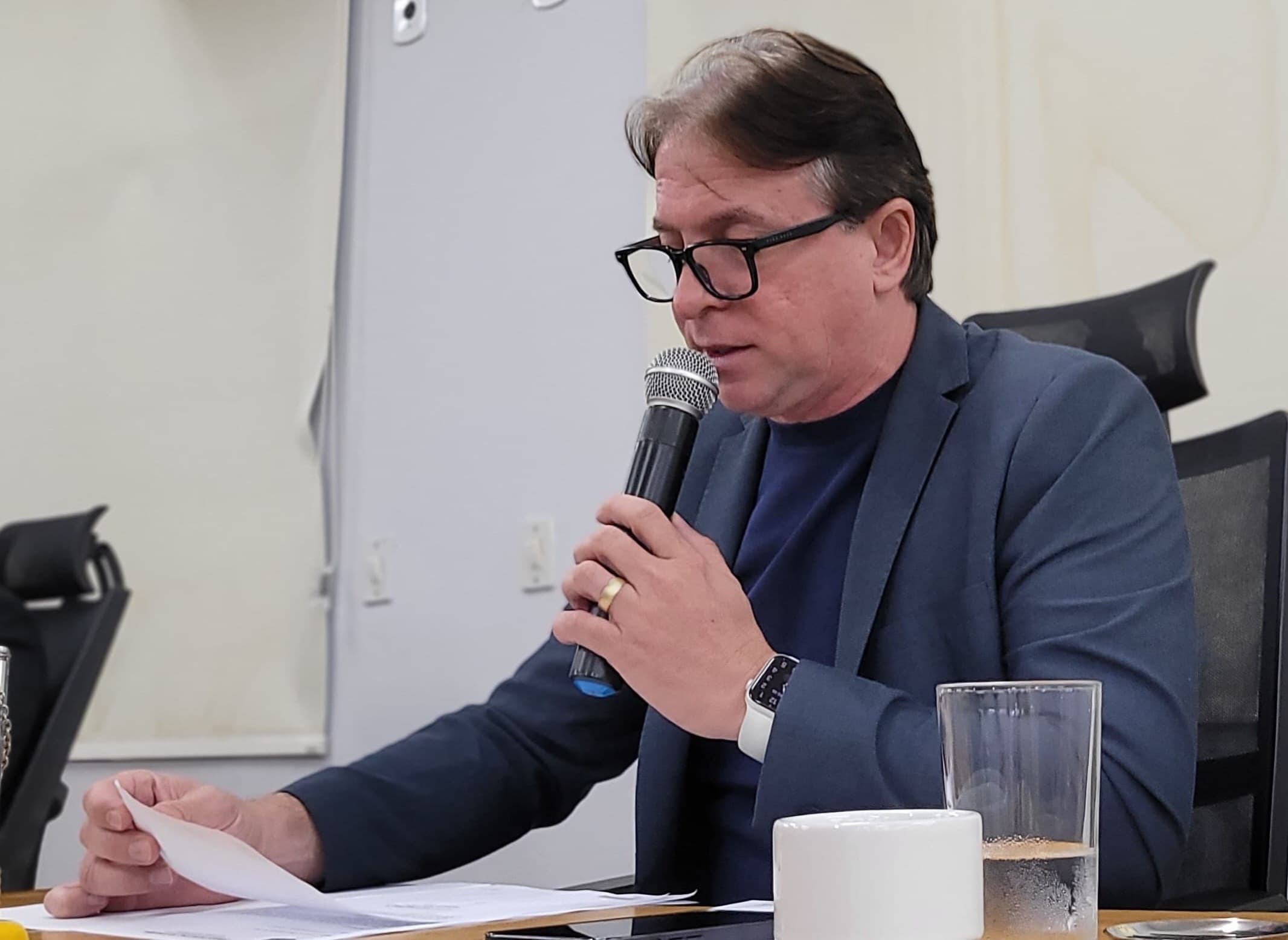Samyr cobra informações sobre notificações a proprietários que colocam saúde pública em risco