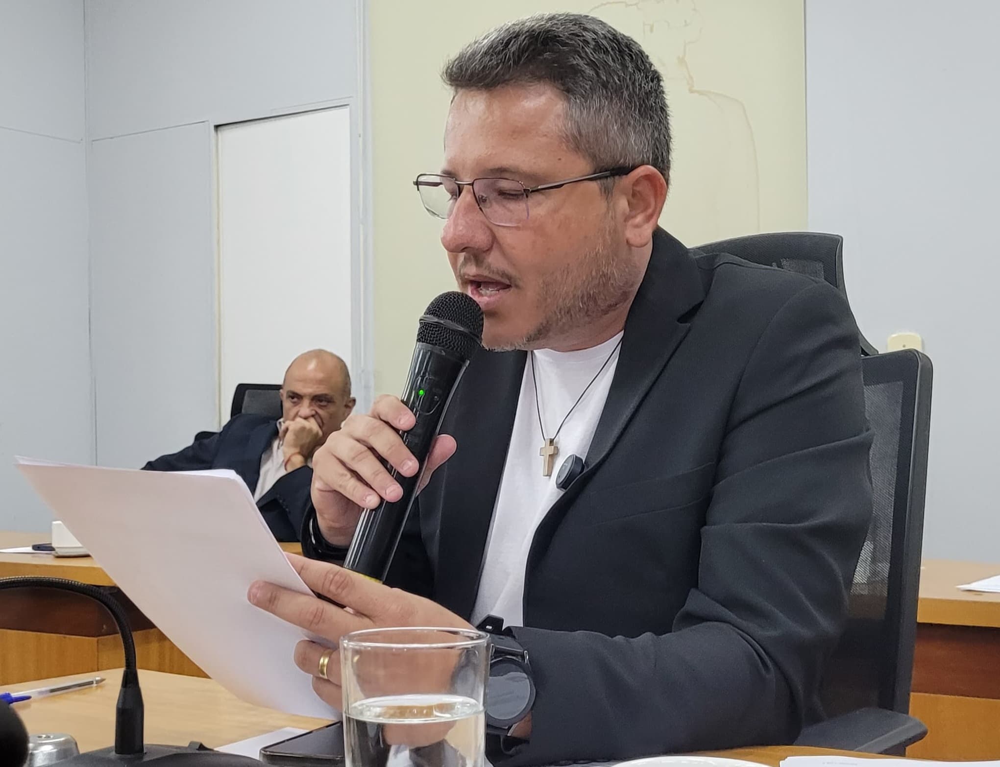 Cazarin cobra esclarecimentos sobre critérios adotados em sorteio das casas
