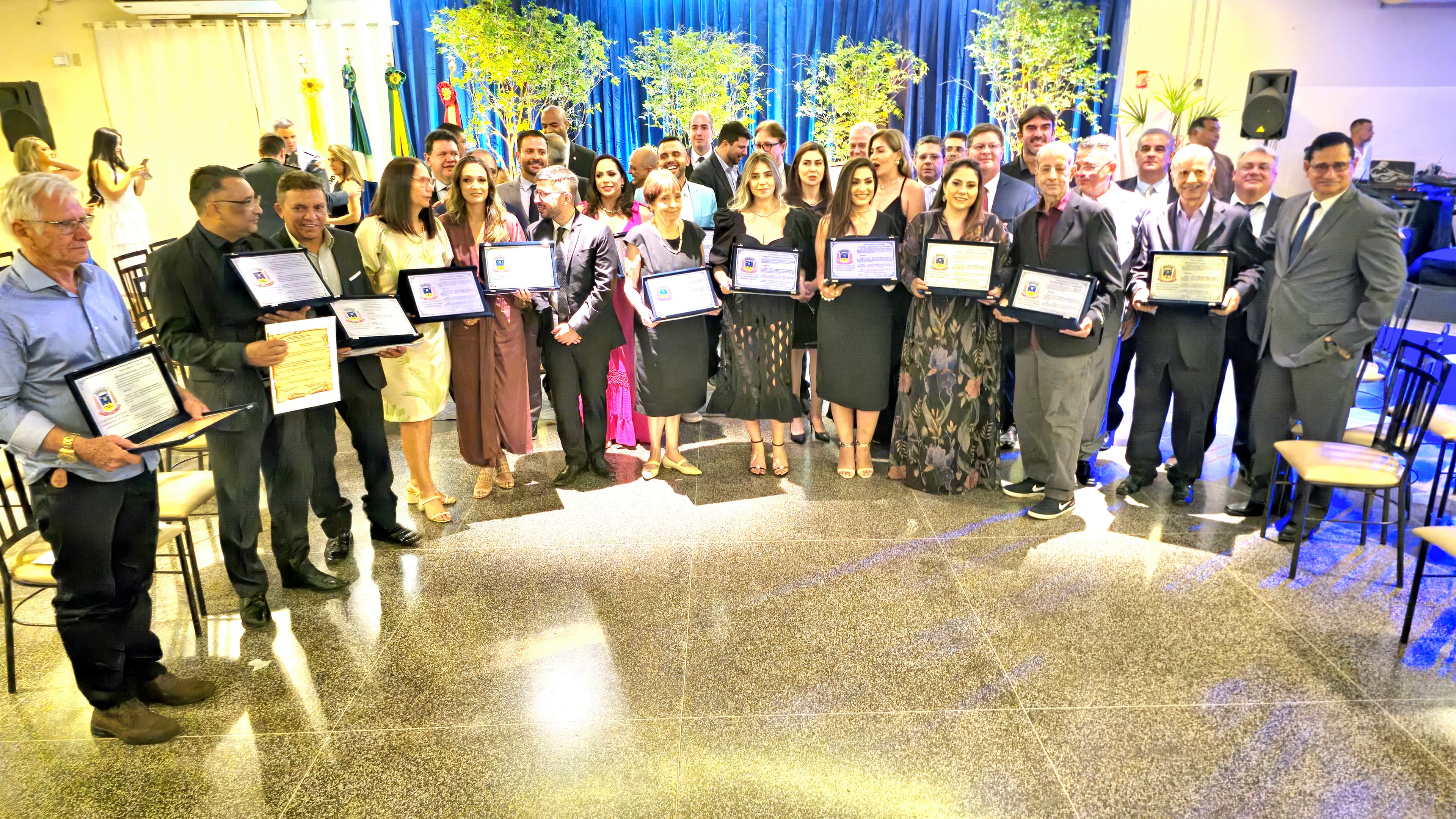 Em noite de gala, Câmara homenageia personalidades com títulos de Cidadão Corumbaense