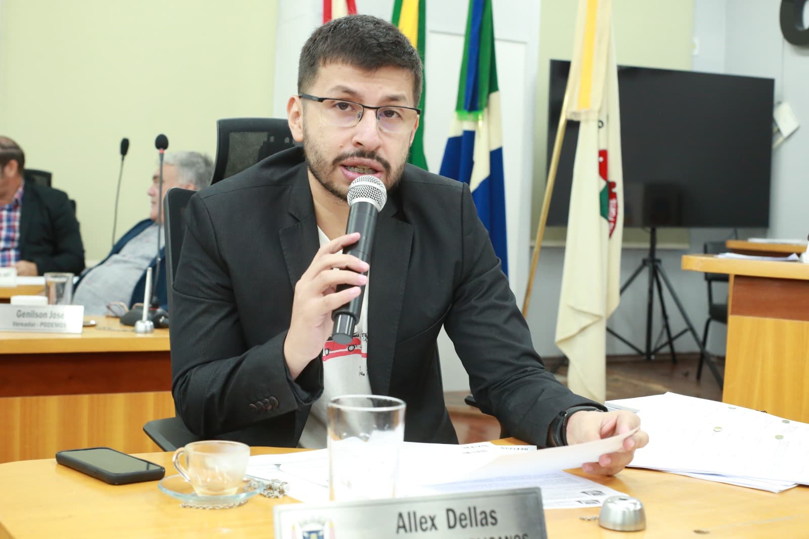 Na Câmara, vereador busca informações sobre regularização fundiária do Cravo III