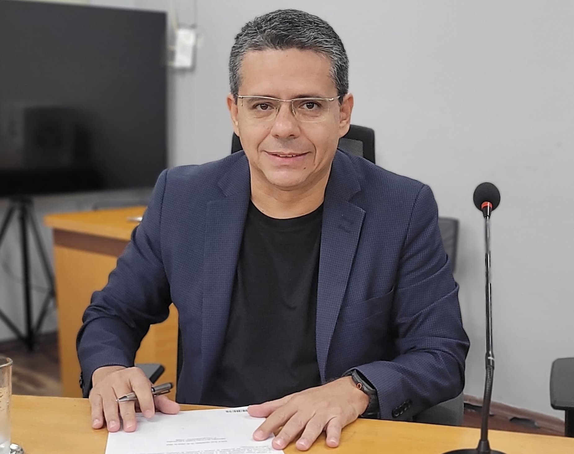 Alexandre pede esclarecimentos sobre o aparelho de ultrassom na cidade