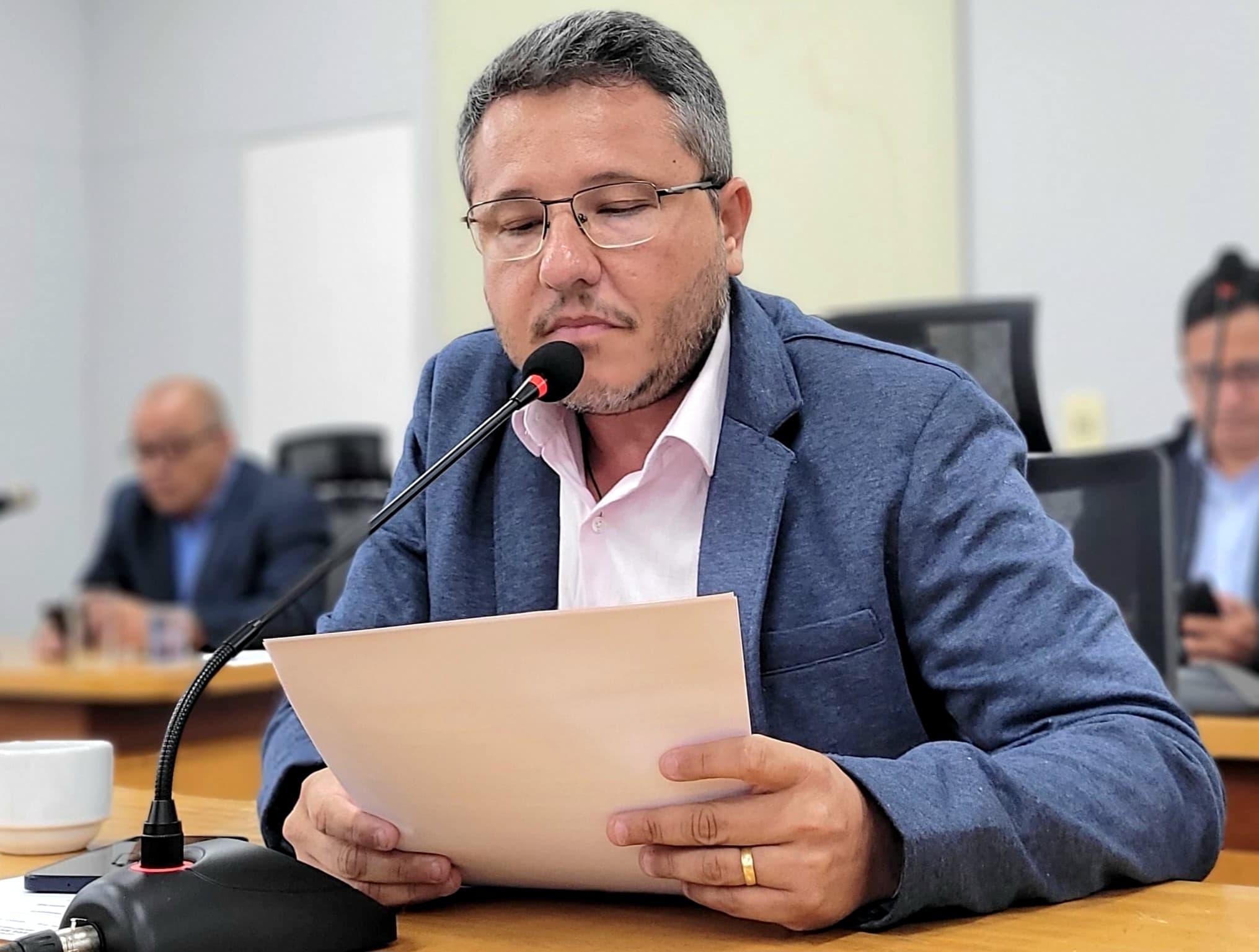 Cazarin solicita recuperação de vias públicas nos bairros da área urbana da cidade