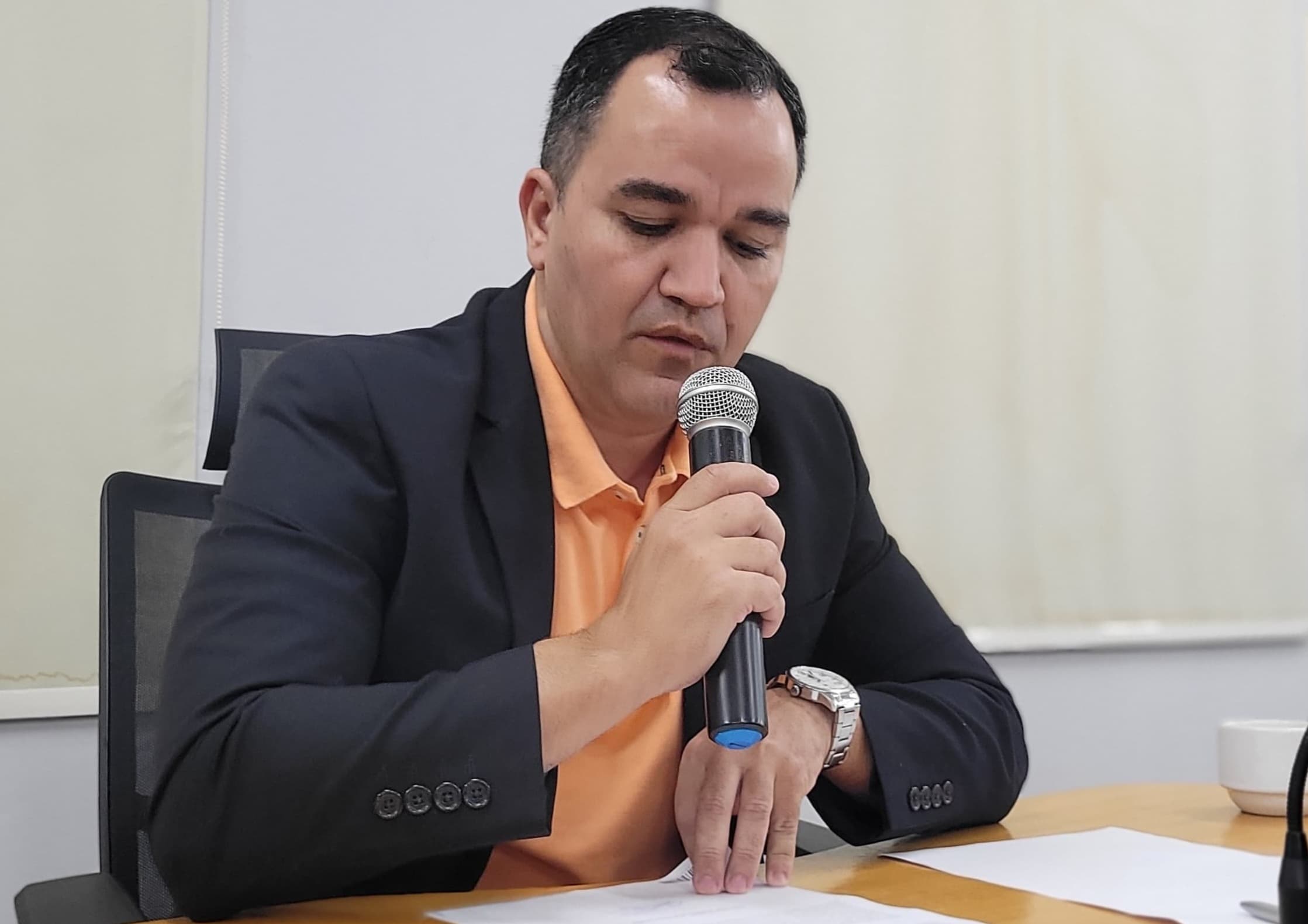 Marcelo reivindica restauração de pavimento em via do Bairro Dom Bosco