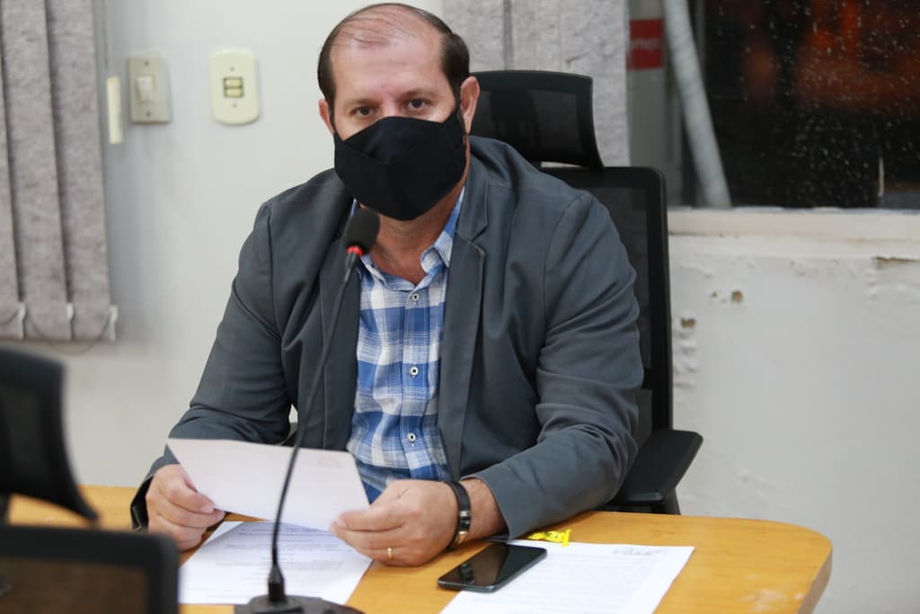Vereador pede recuperação de pavimento para melhorar o tráfego de veículos na parte alta