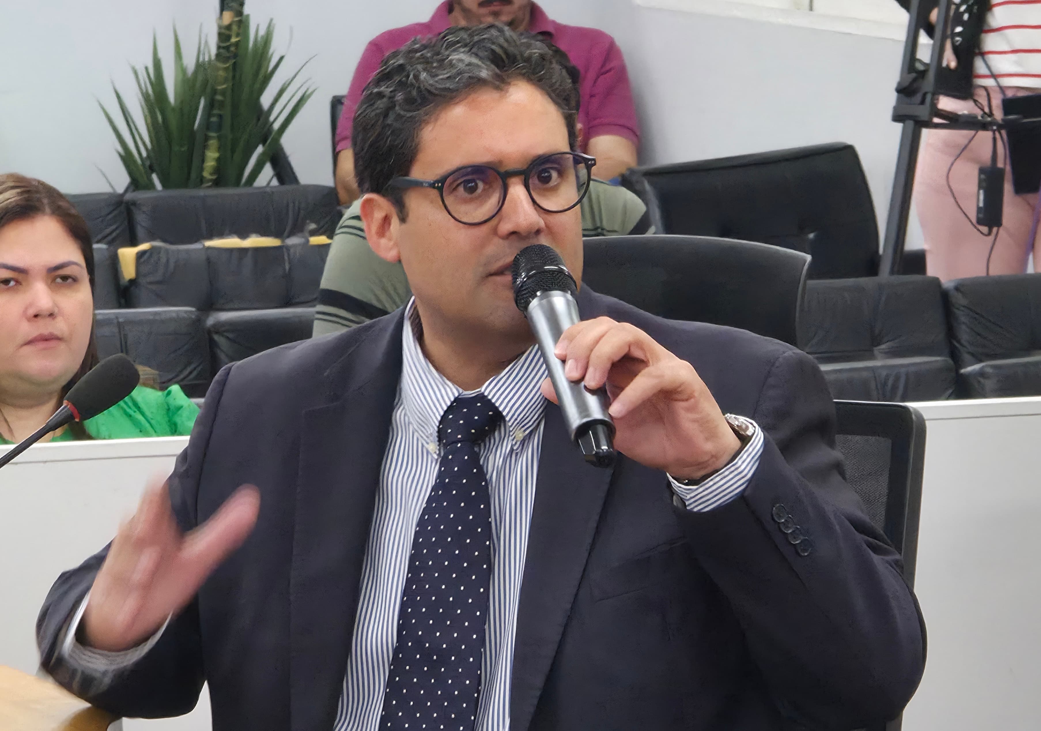Chicão cobra documento sobre questionamentos feitos durante audiência pública