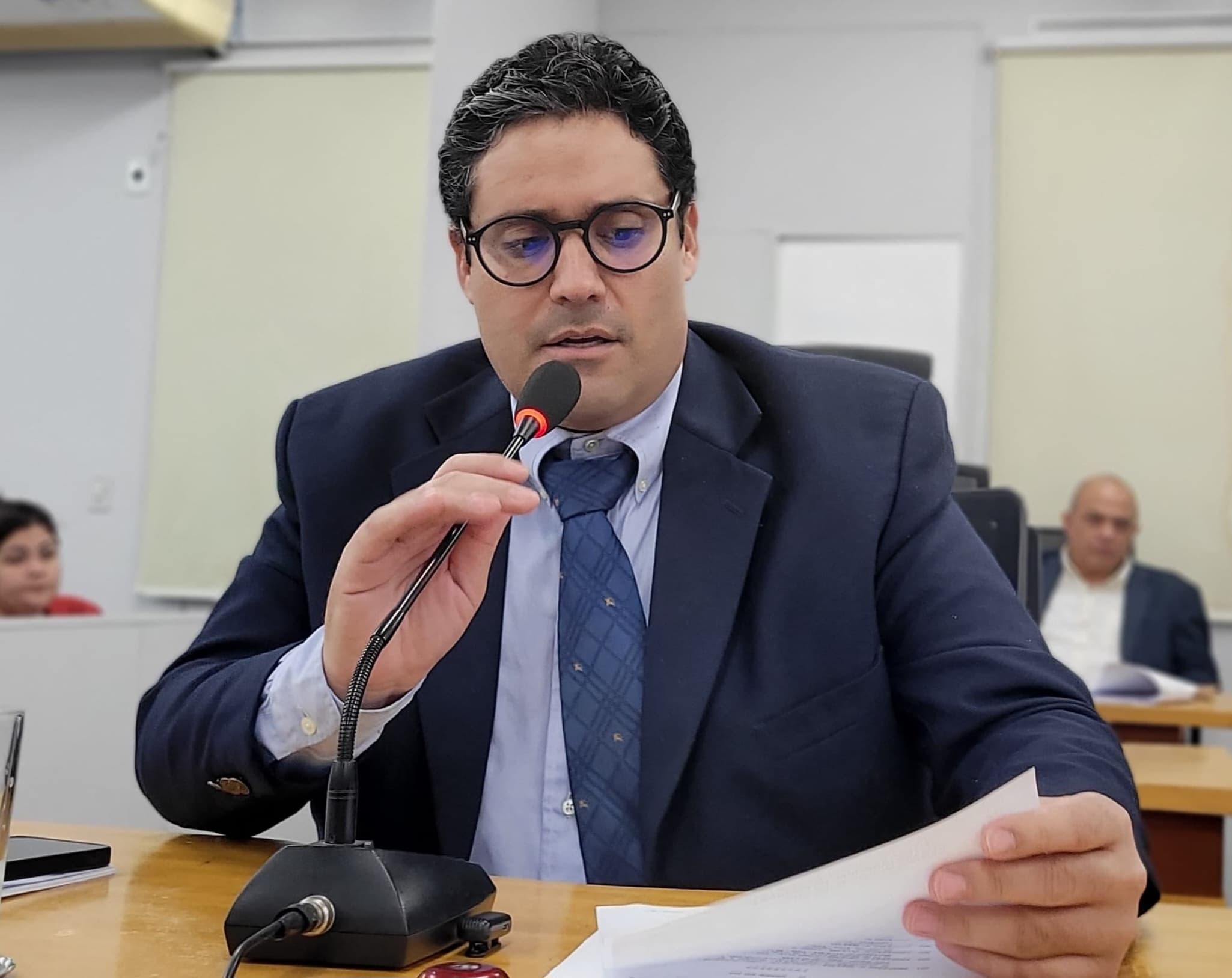 Chicão pede emenda parlamentar a Paulo Duarte para atender a oftalmologia
