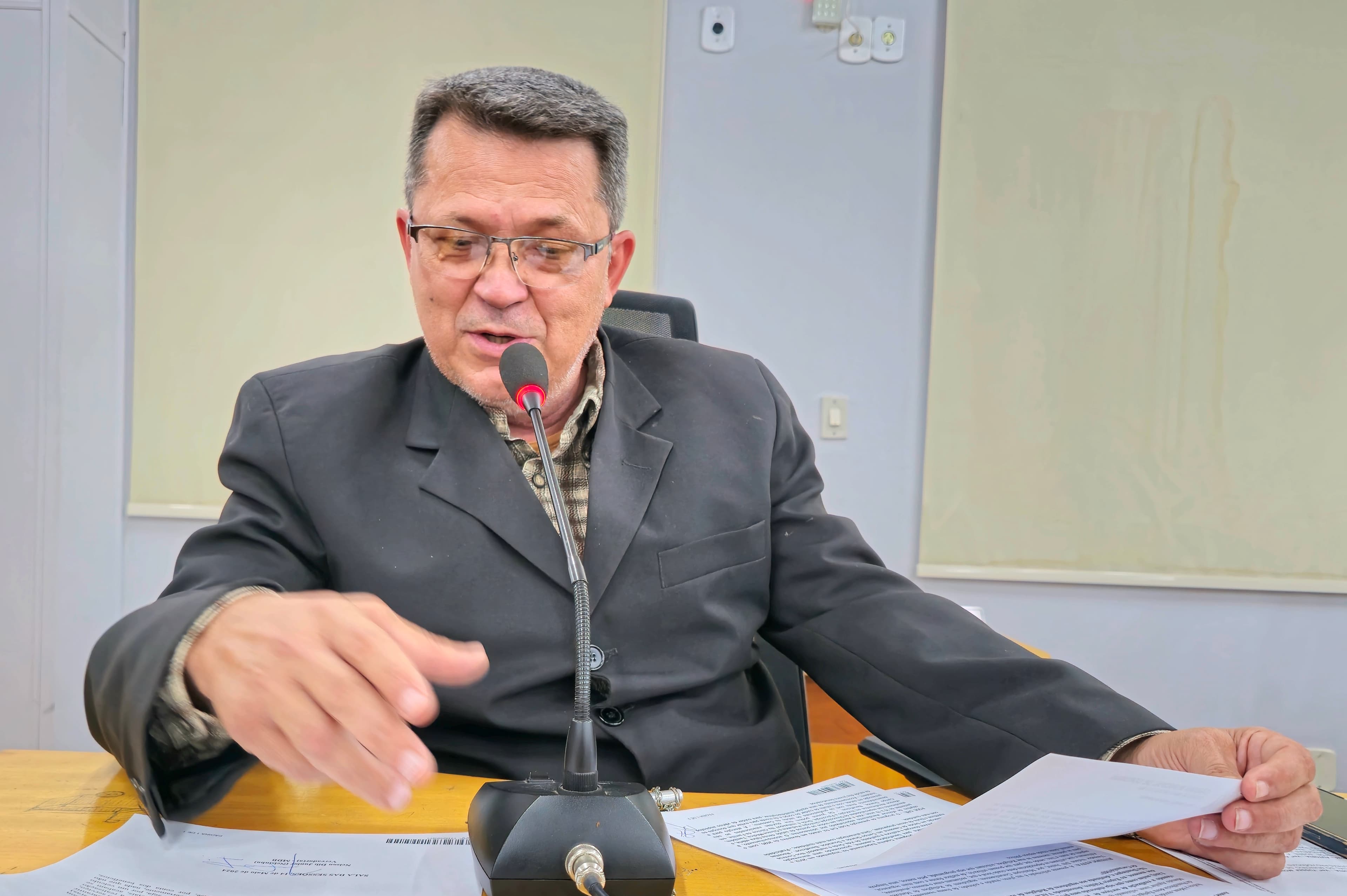 Vereador cobra regulamentação de jornada especial de trabalho