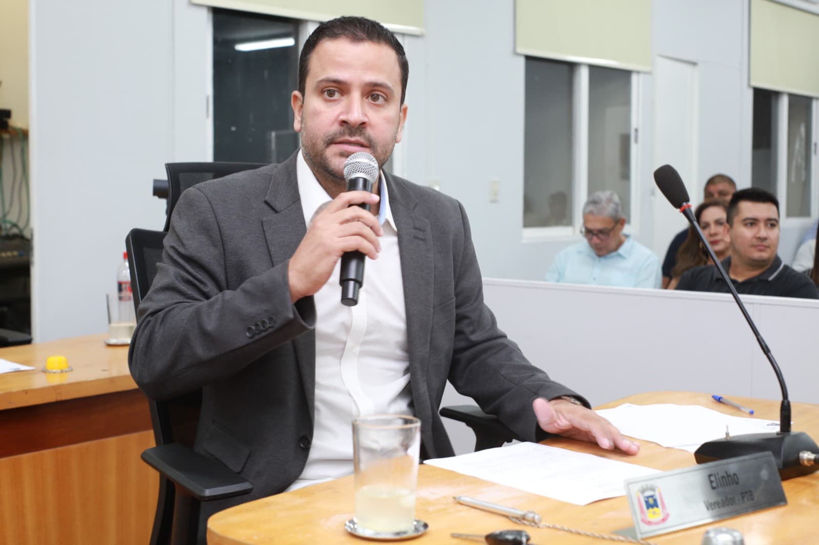 Na Câmara, vereador cobra entrega dos kits escolares aos alunos da Reme