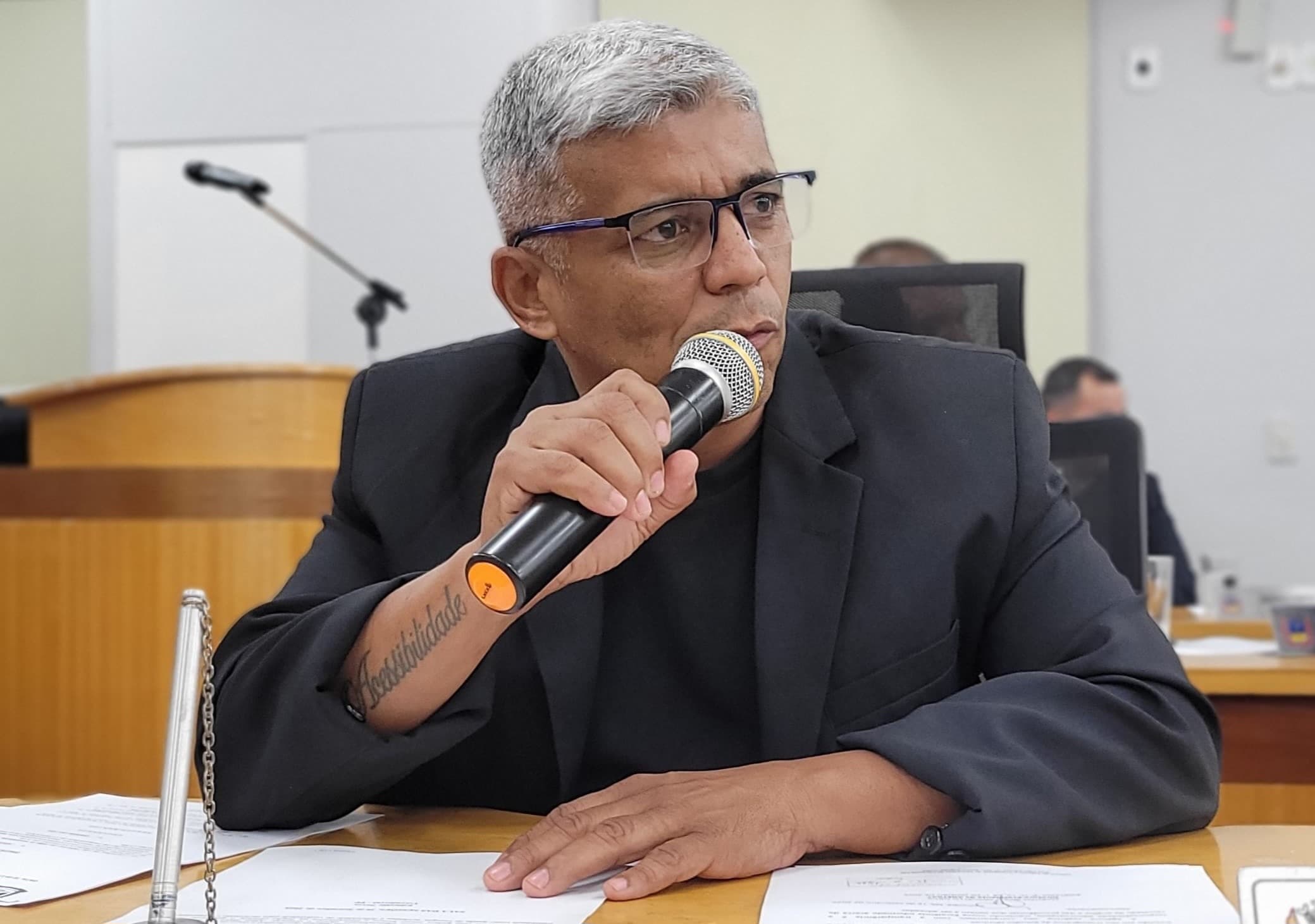 Edinaldo solicita recuperação de escadaria na região do Havaí