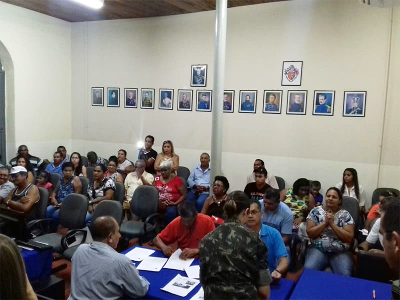 Famílias recebem documento que garante permanência na vila de Forte Coimbra
