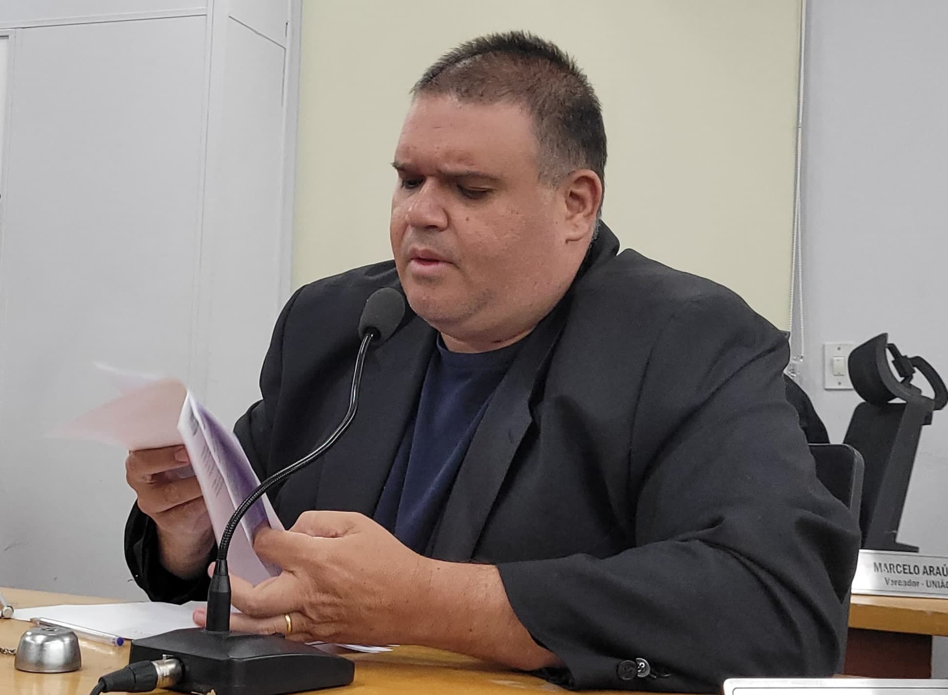 Jovan pede recapeamento de trecho central da Avenida Santa Cruz