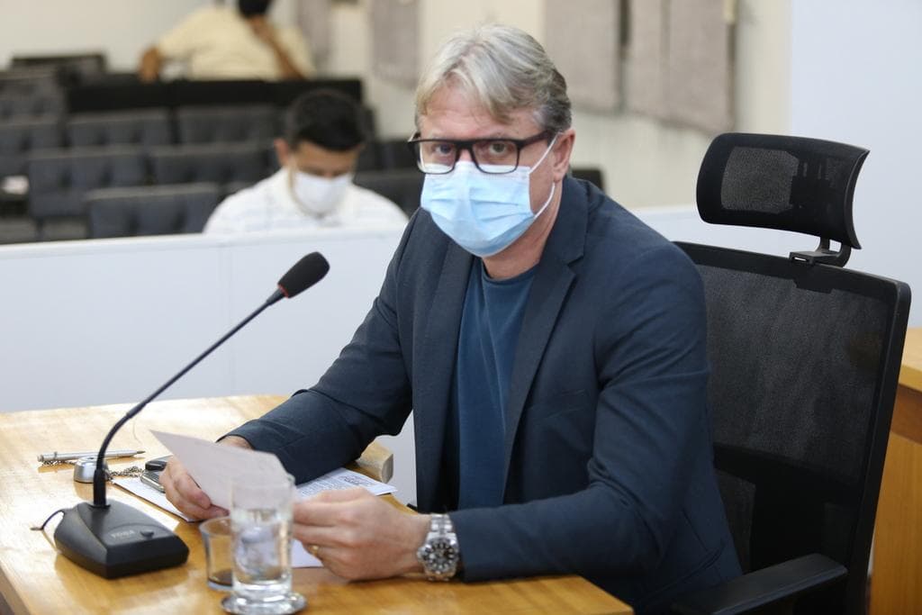 Vereador cobra fornecimento de água para moradores do Bairro Industrial