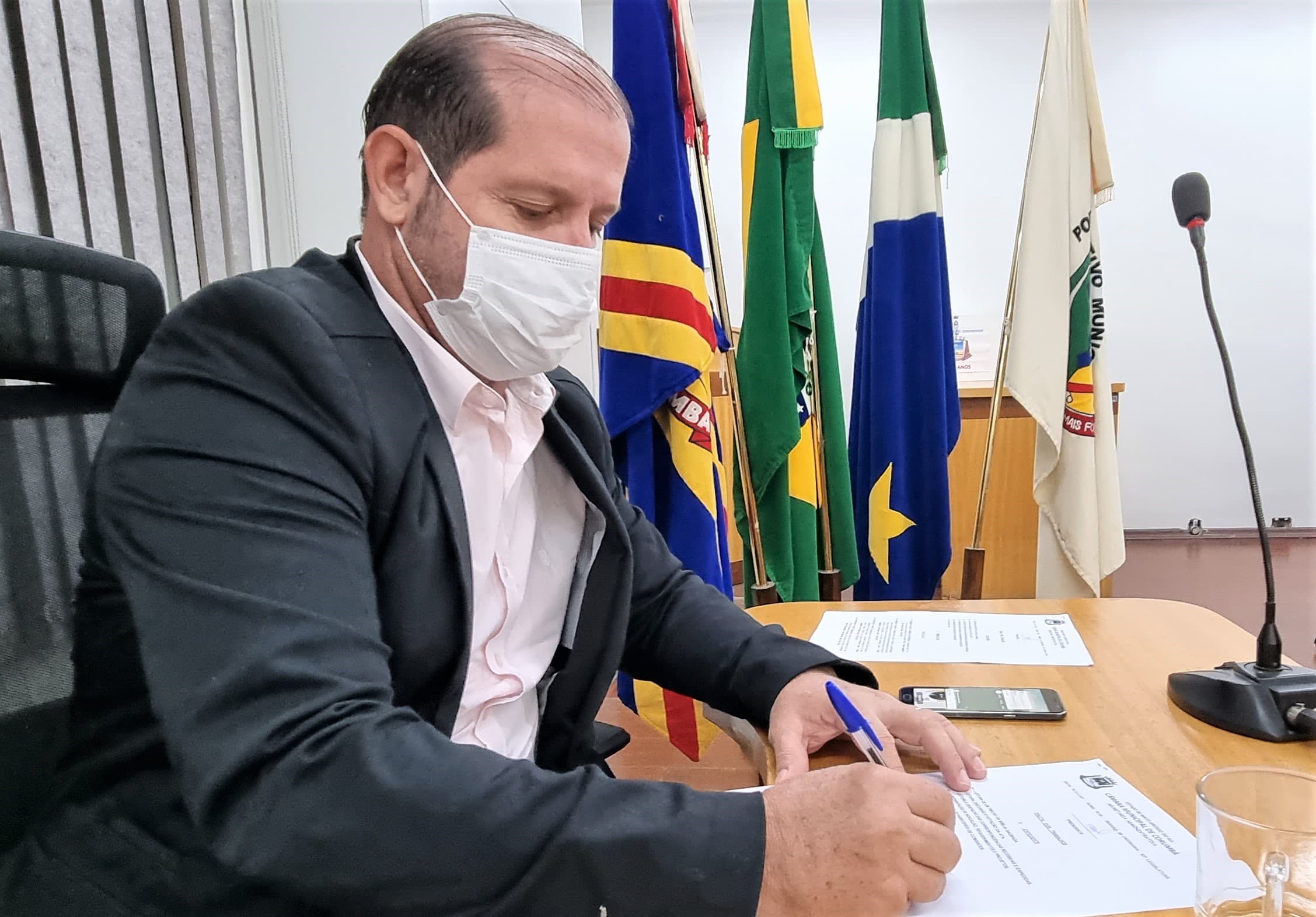 Vereador solicita novo asfalto em via pública do Bairro Popular Nova