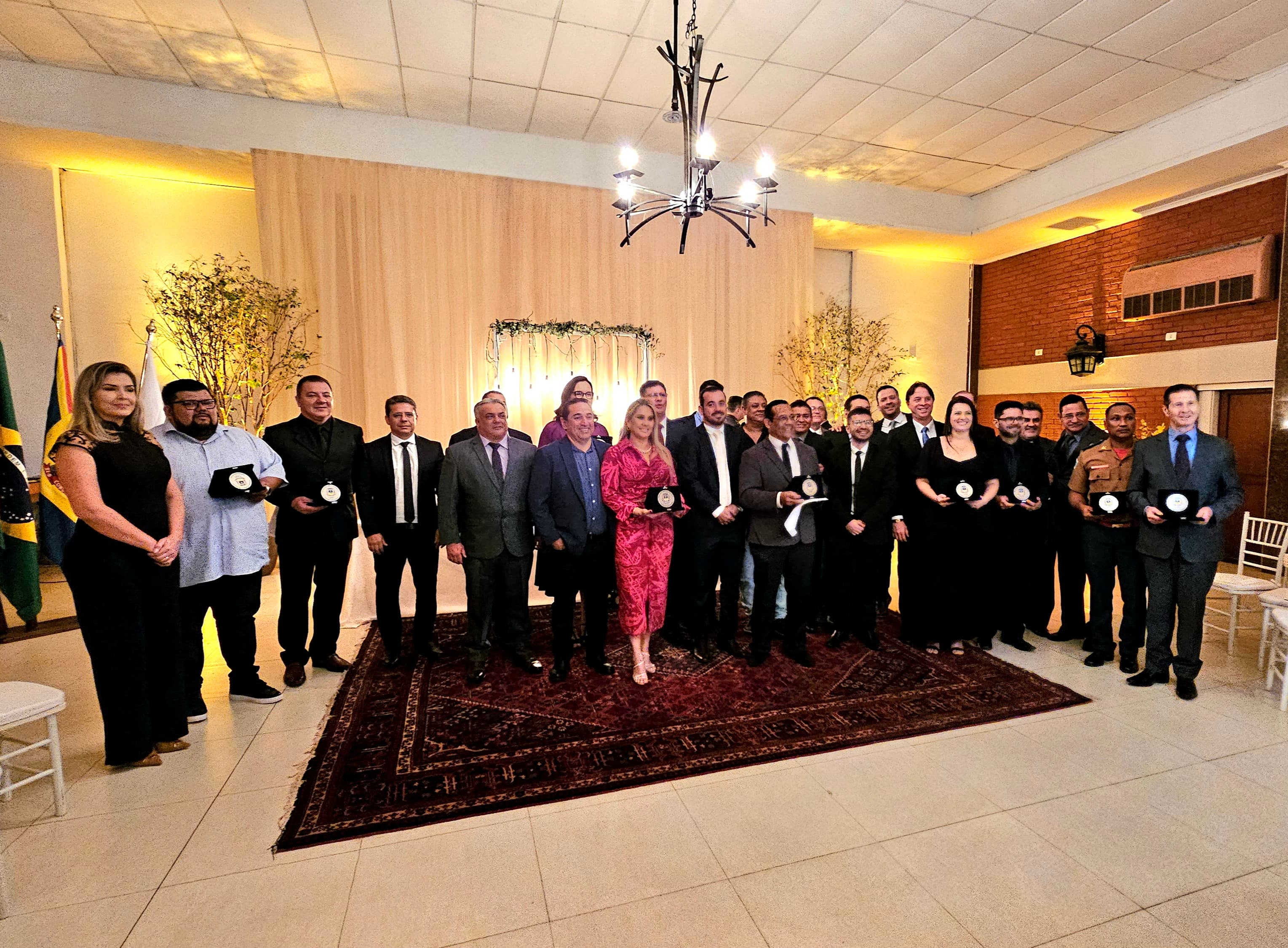 Personalidades são homenageadas com Medalha do Mérito Legislativo “Antônio Maria Coelho”