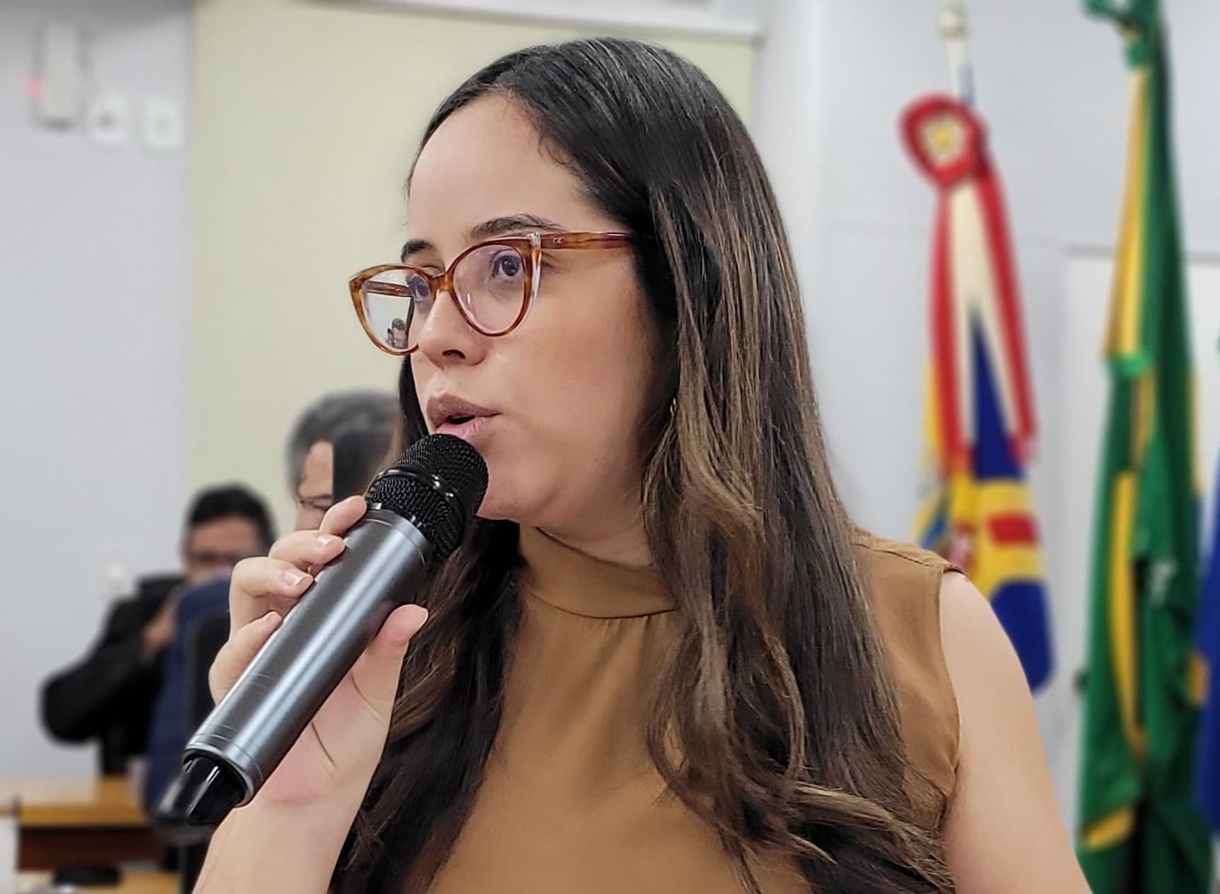 Hanna trabalha para aumentar auxílio-alimentação dos servidores municipais