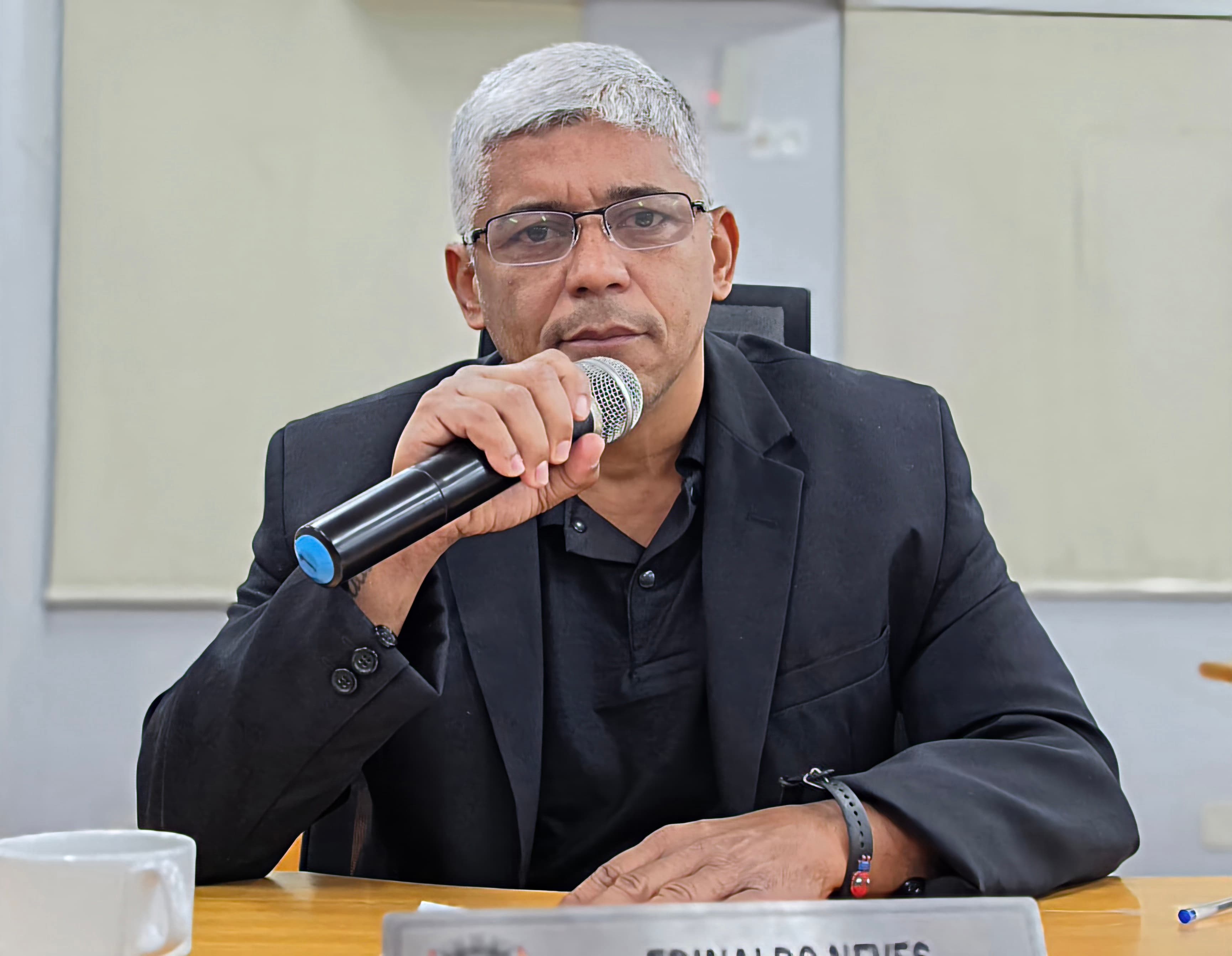 Edinaldo reforça necessidade de recuperação total da escadinha de acesso ao Beira Rio