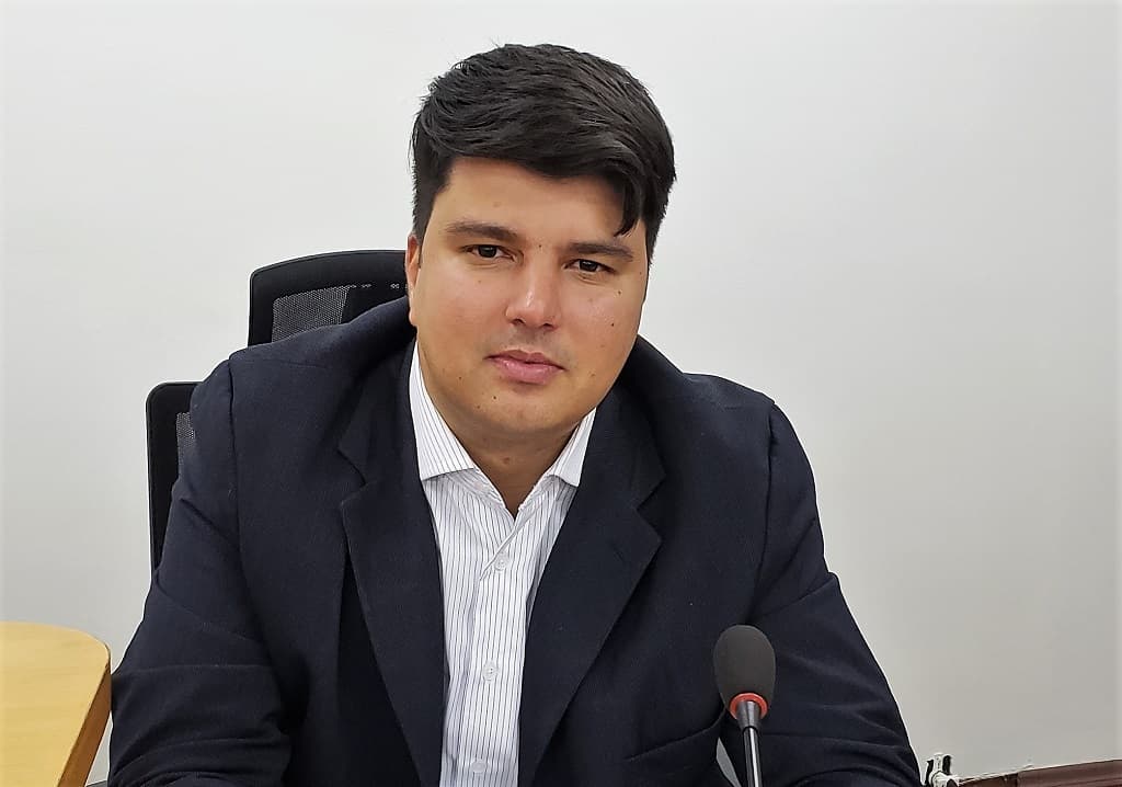Vereador solicita melhorias em vias urbanas para maior segurança no trânsito