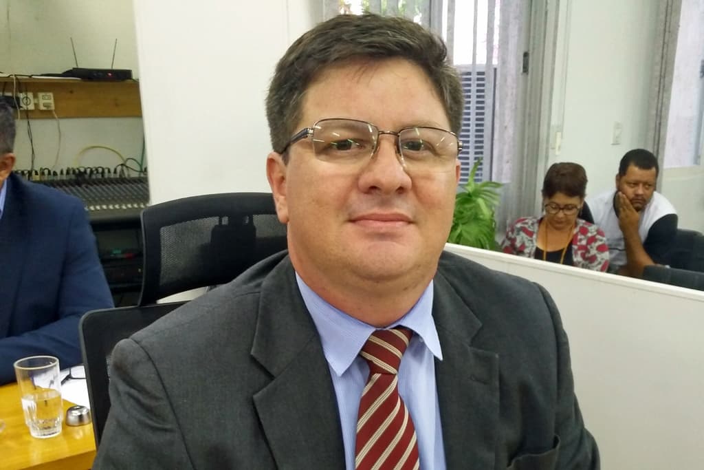 Vereador Bira pede informações sobre falta de merenda em escola estadual