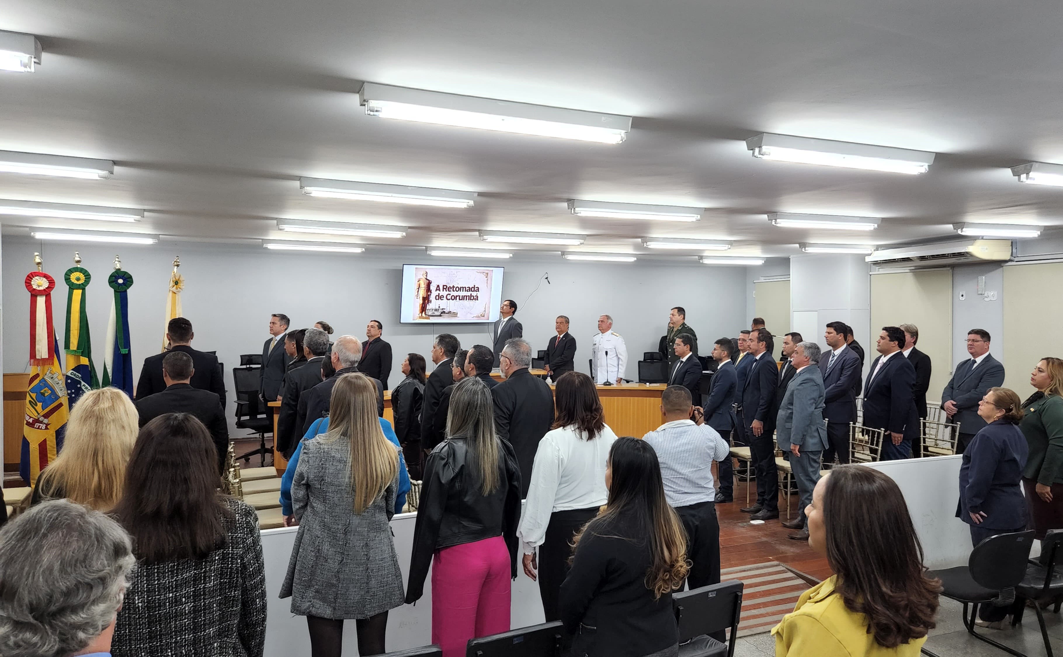 Vice-almirante e senador recebem títulos de Cidadão Corumbaense