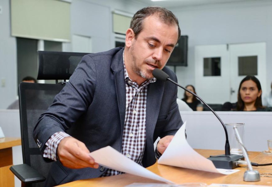 Para melhorar a qualidade de vida da comunidade, vereador pede asfalto no Guatós