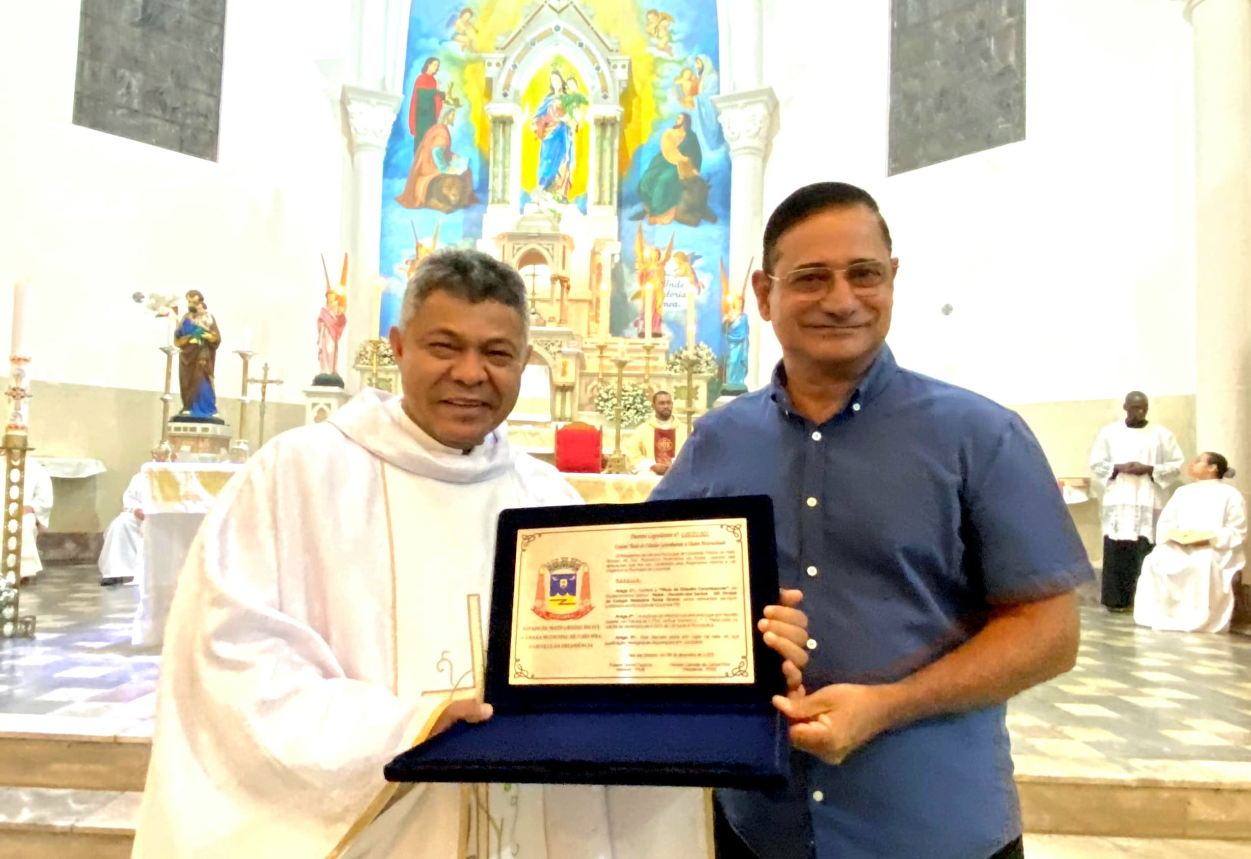 Padre Osvaldo recebe título de Cidadão Corumbaense