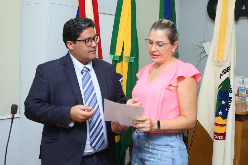 Escola municipal estaria exigindo que pais de alunos façam compra de materiais