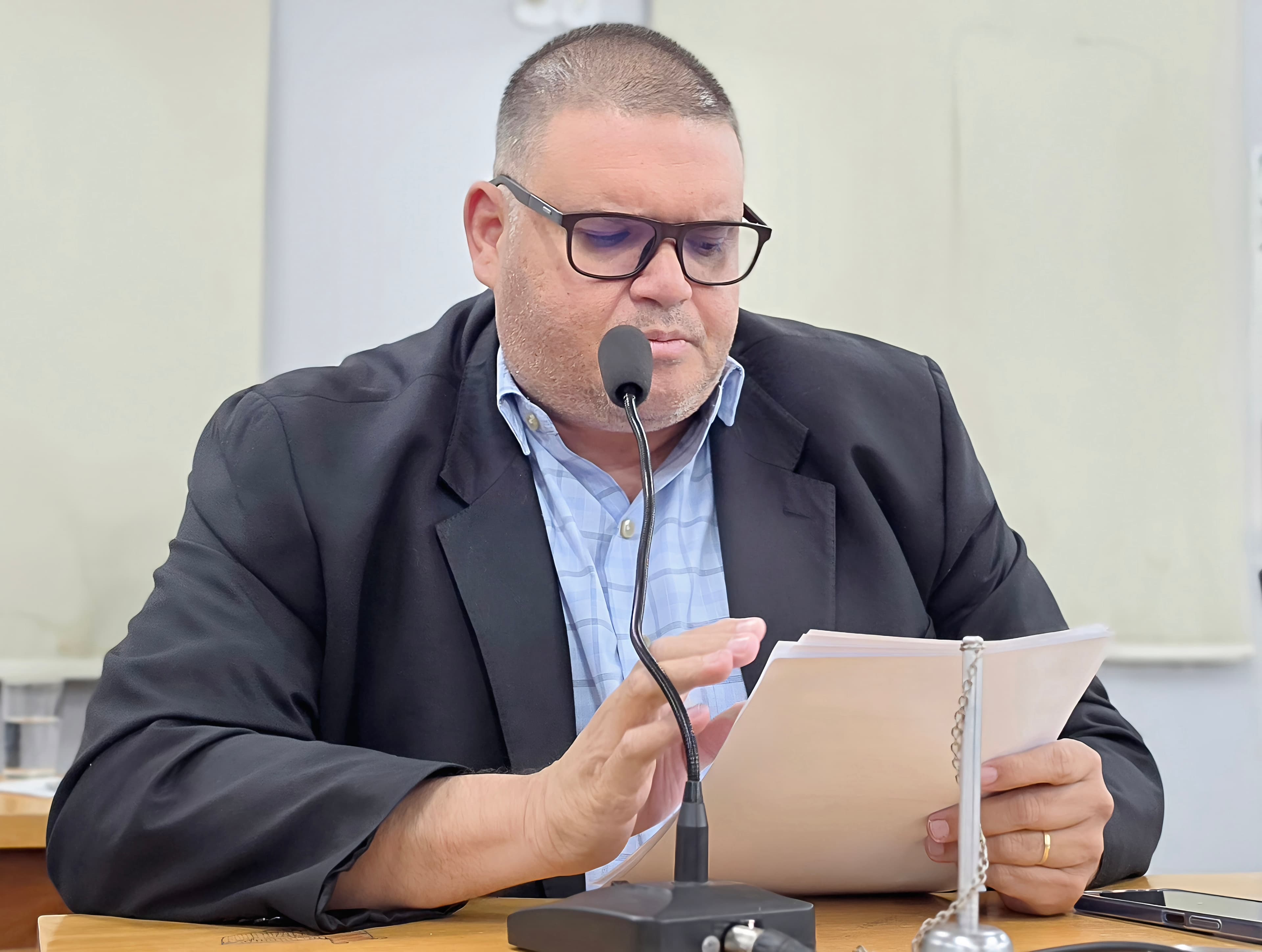Exames de endoscopia preocupam e Jovan questiona Município sobre o serviço