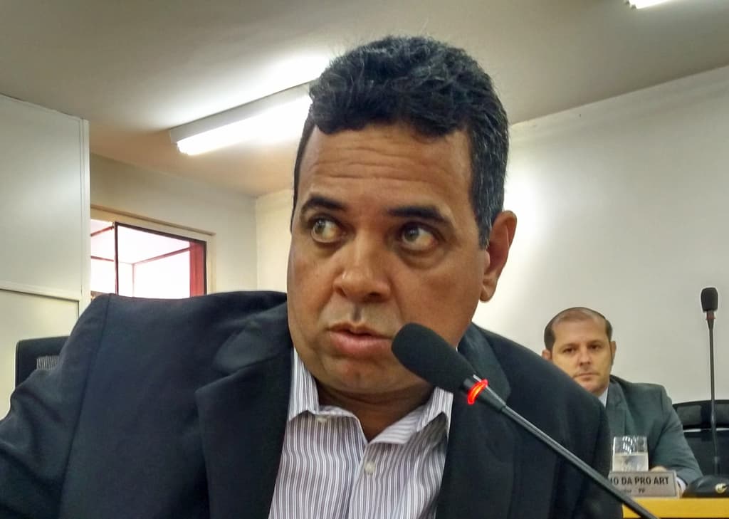 Baianinho pede asfalto para atender moradores do Cristo Redentor