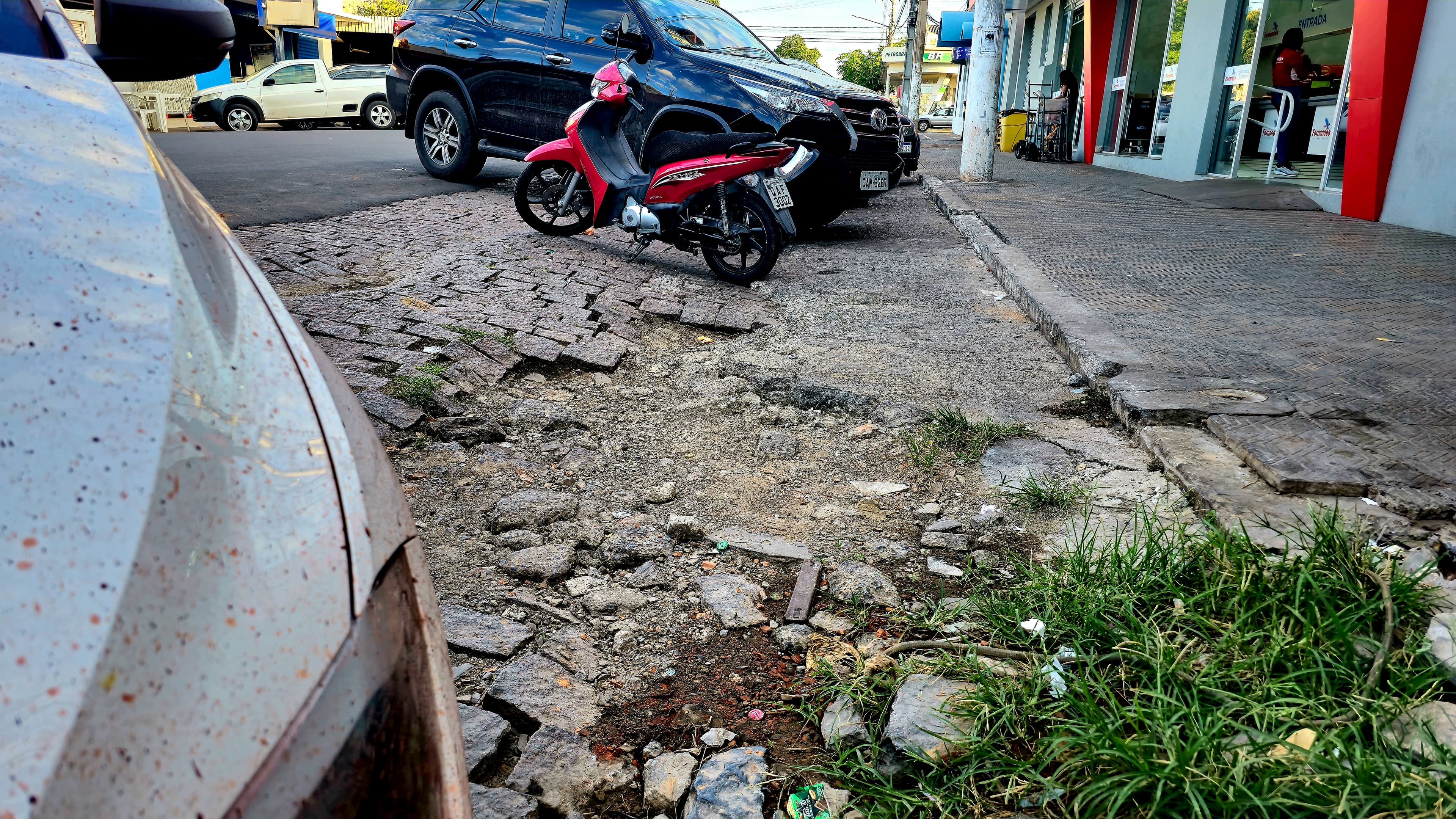 Marcelo pede recuperação de área de estacionamento na Frei Mariano, centro da cidade