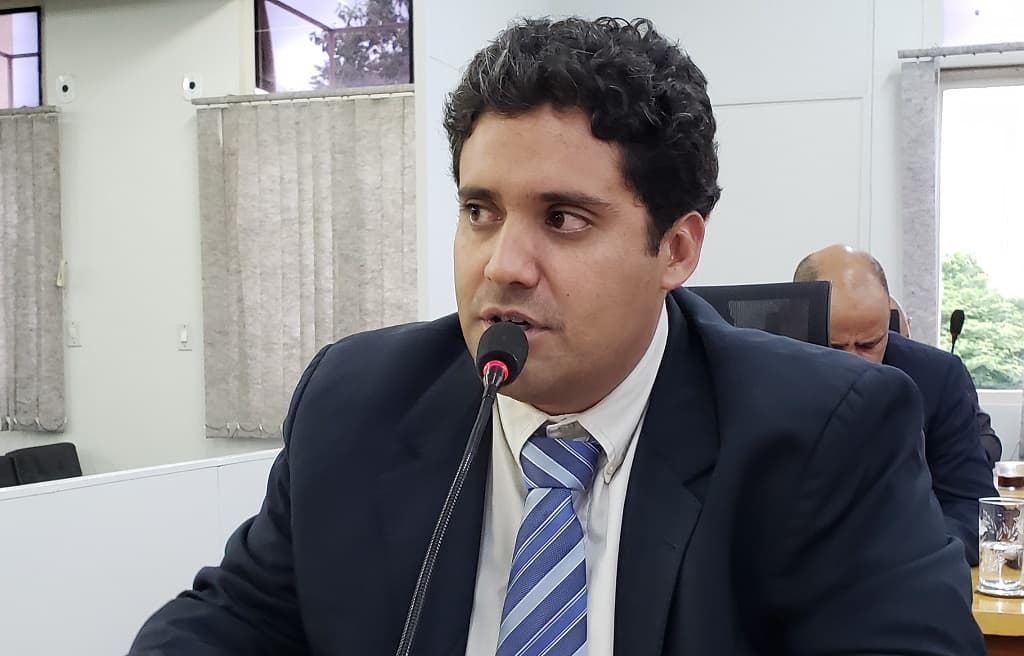 Vereador sugere parceria para construção de parques infantis na cidade