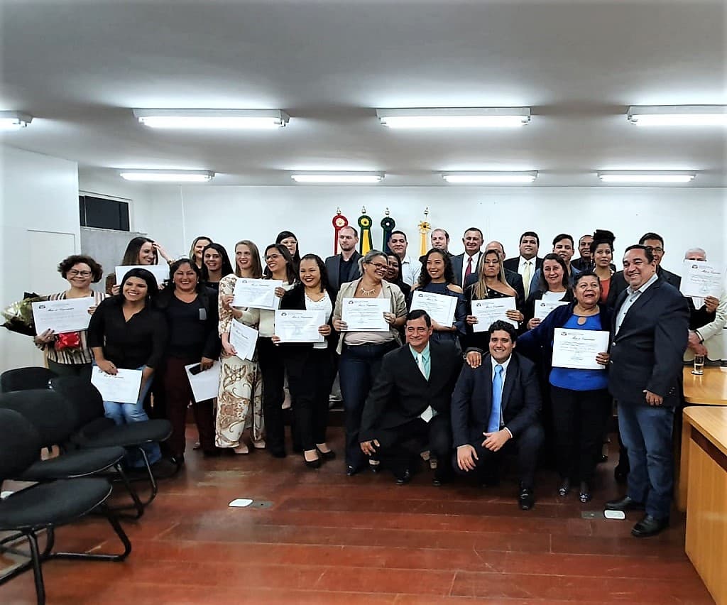 Profissionais de enfermagem e da assistência social são homenageados na Câmara