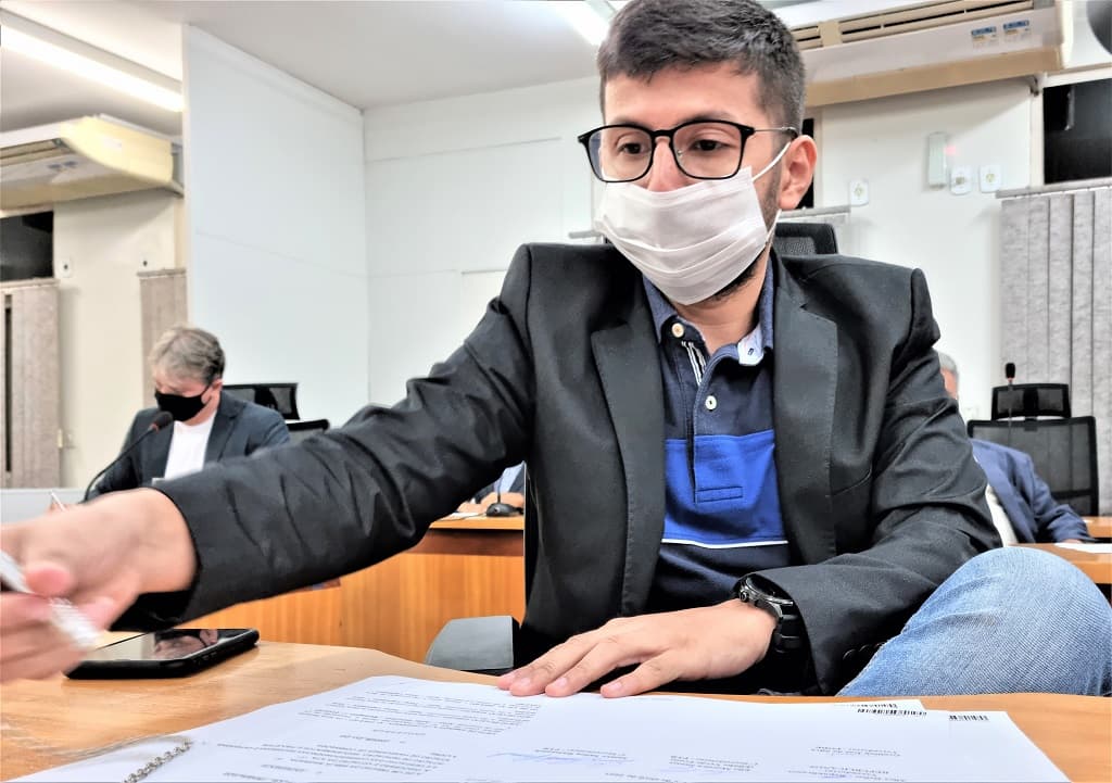 Reforma de escolas municipais é solicitada por vereador durante sessão da Câmara