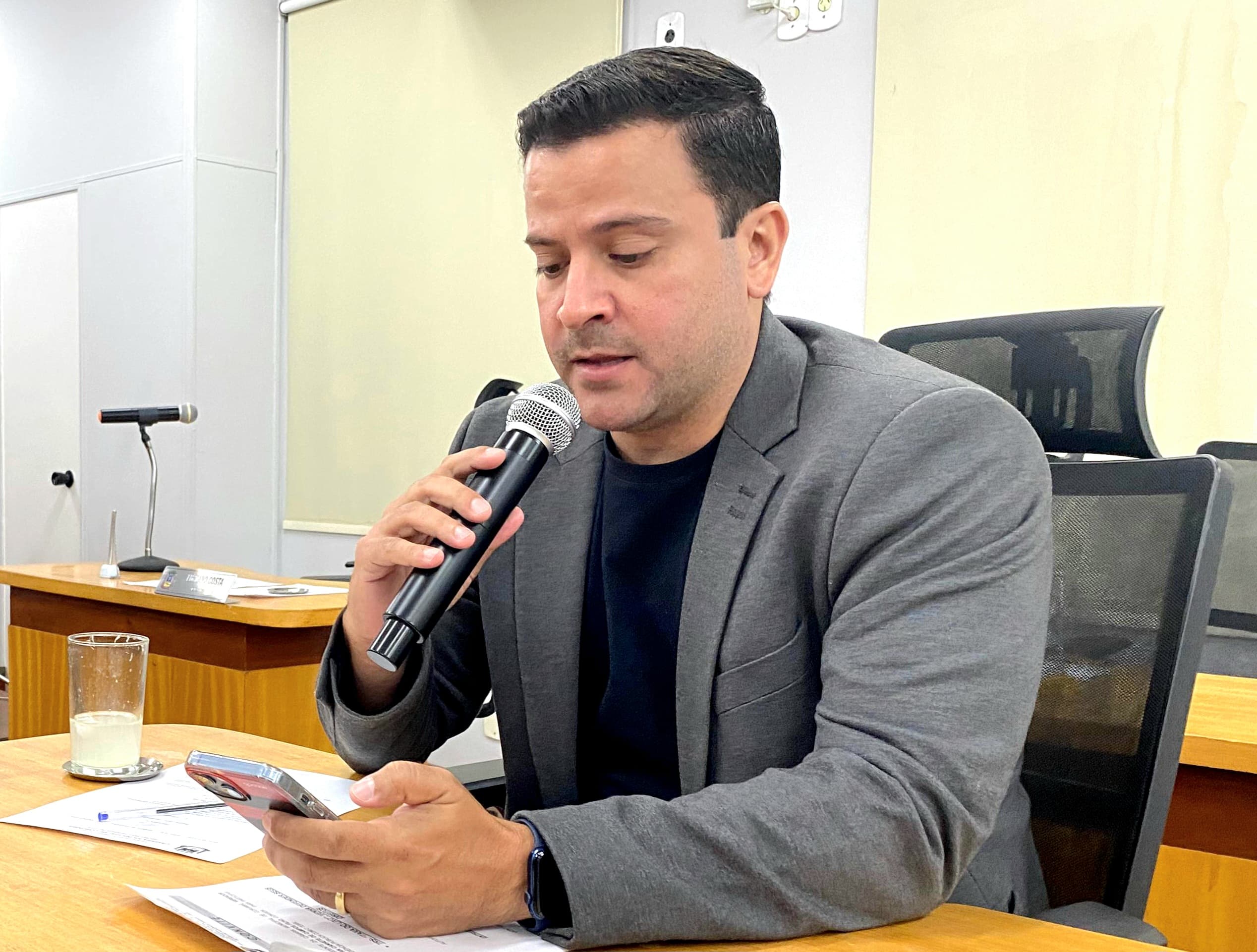Vereador solicita reajuste de 9,94% a servidores efetivos referente ao ano de 2020