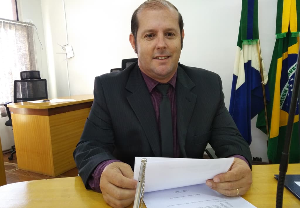 Instalação de lixeiras em calçadão da Edu Rocha é solicitada na Câmara