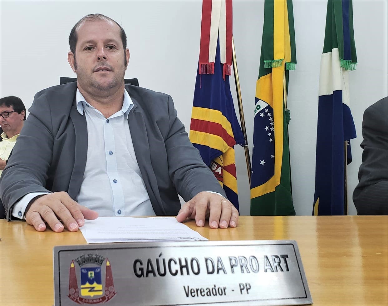 Vereador reivindica recuperação de pavimento de vias em bairros da cidade