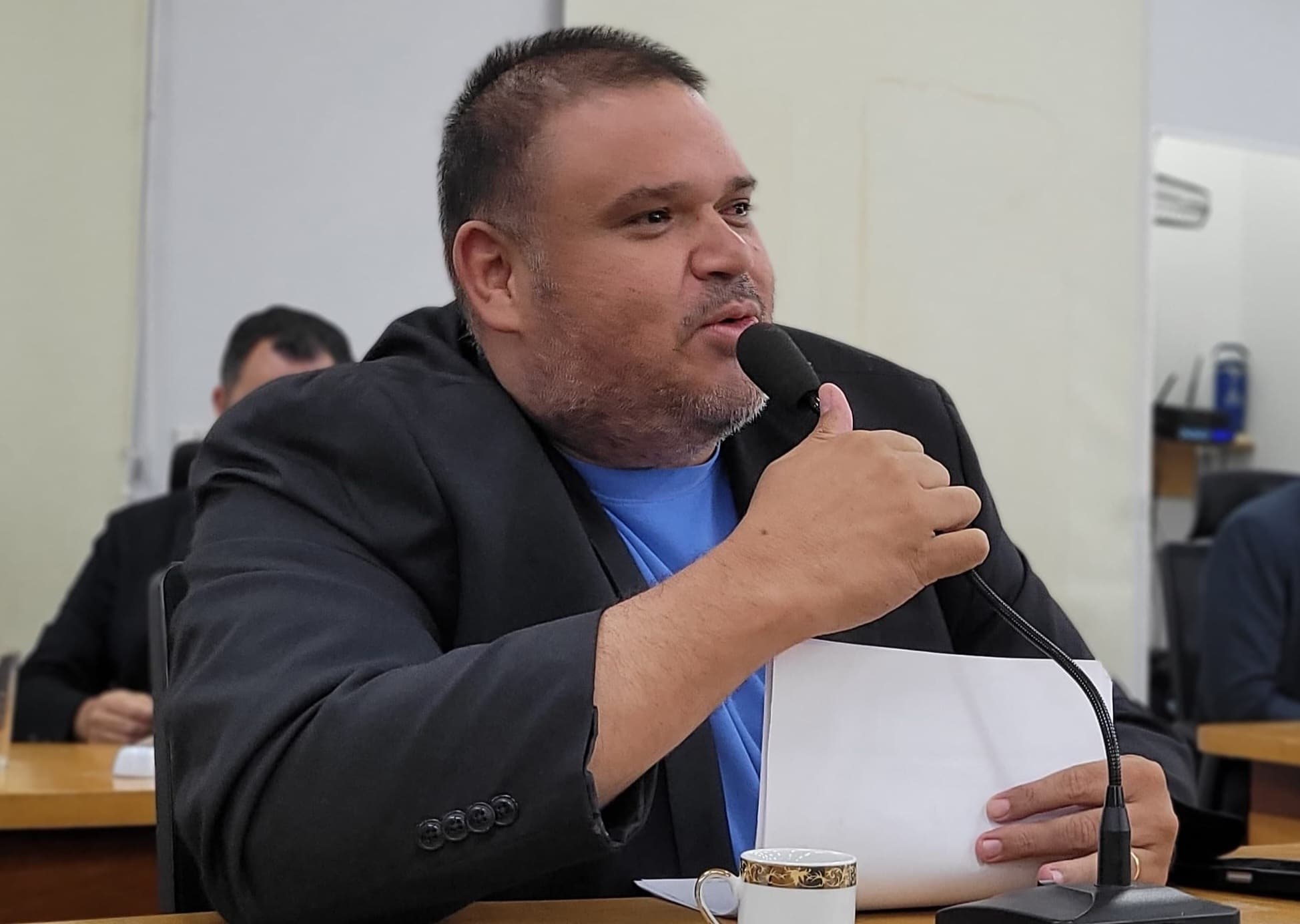 Com data-base próxima, Jovan questiona executivo sobre reajuste de servidores